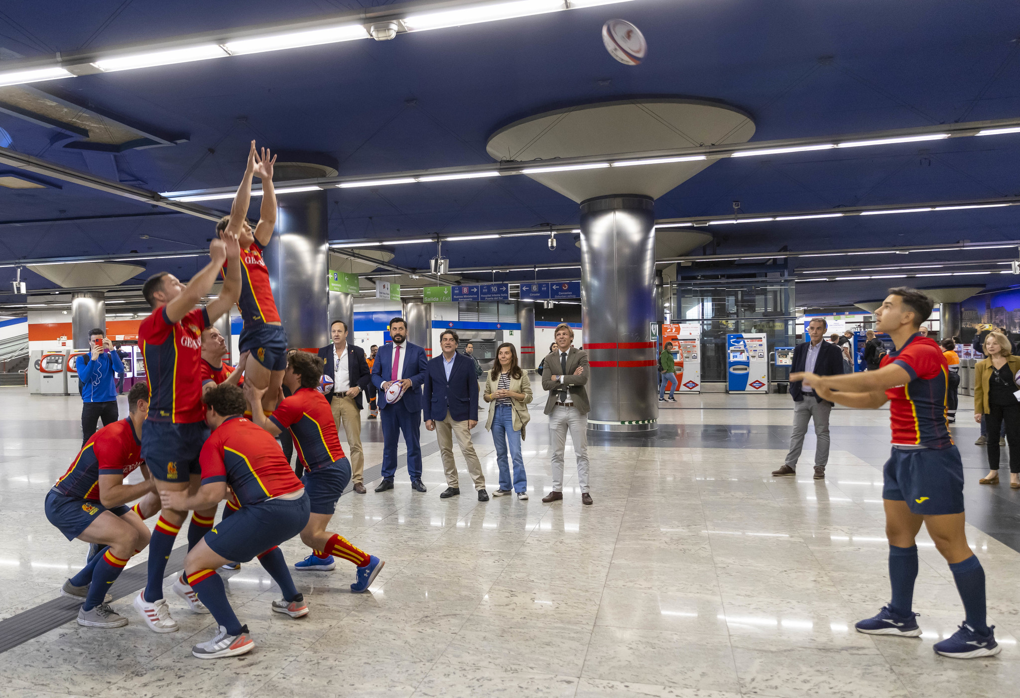 El rugby toma el metro en apoyo a 'The Match' entre España y Argentina