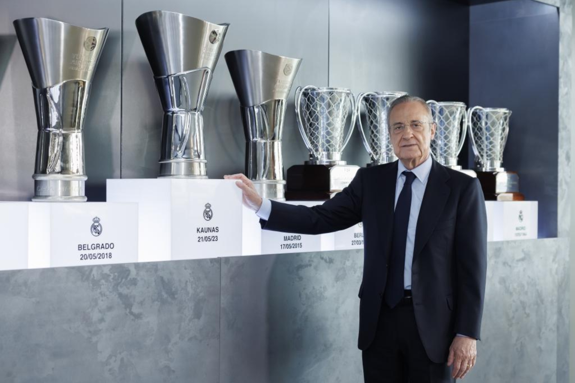 Florentino Prez coloca en la vitrina la undcima del Real Madrid de baloncesto