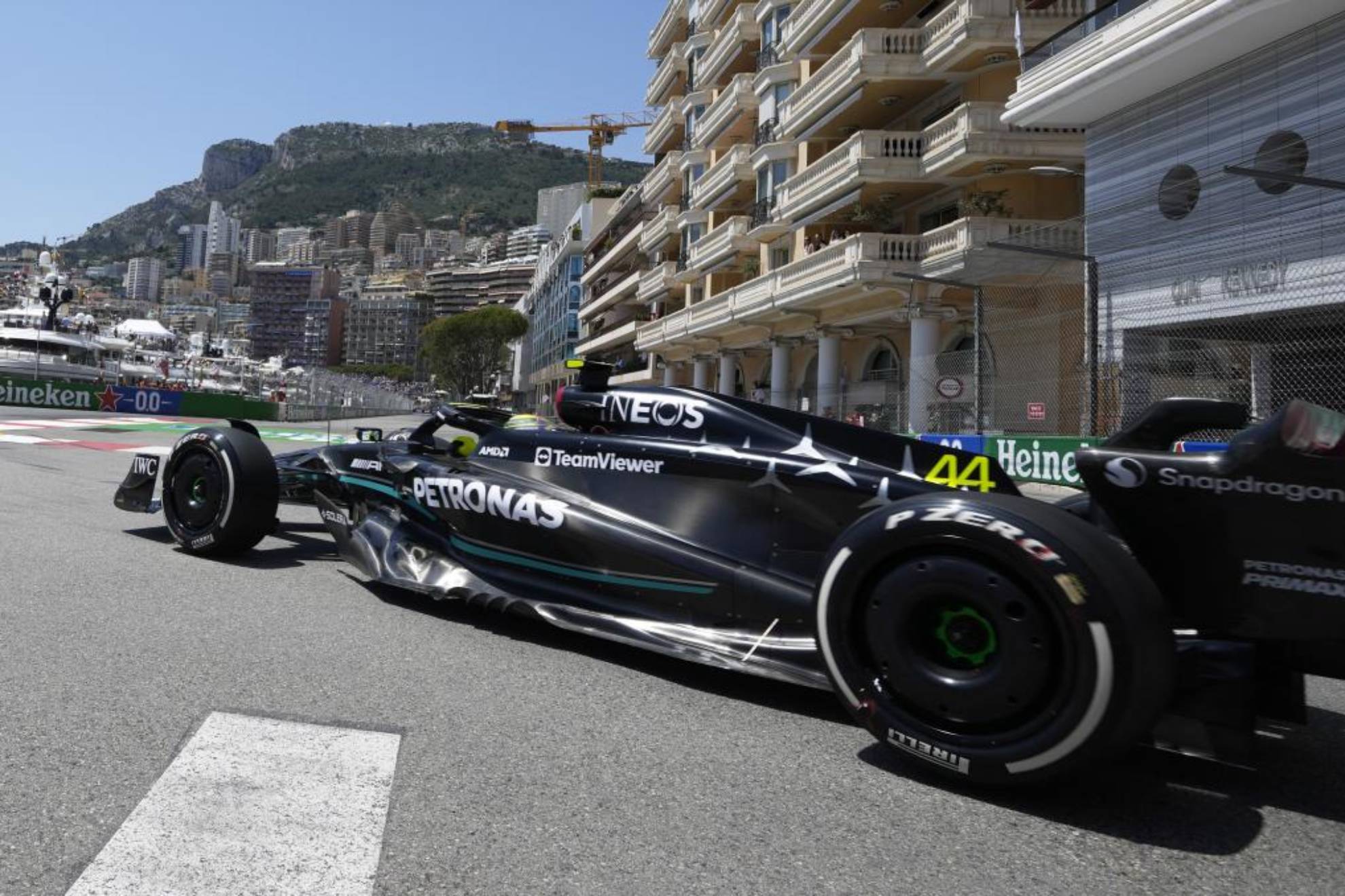 Hamilton, en los Libres del GP de Mónaco 2023.