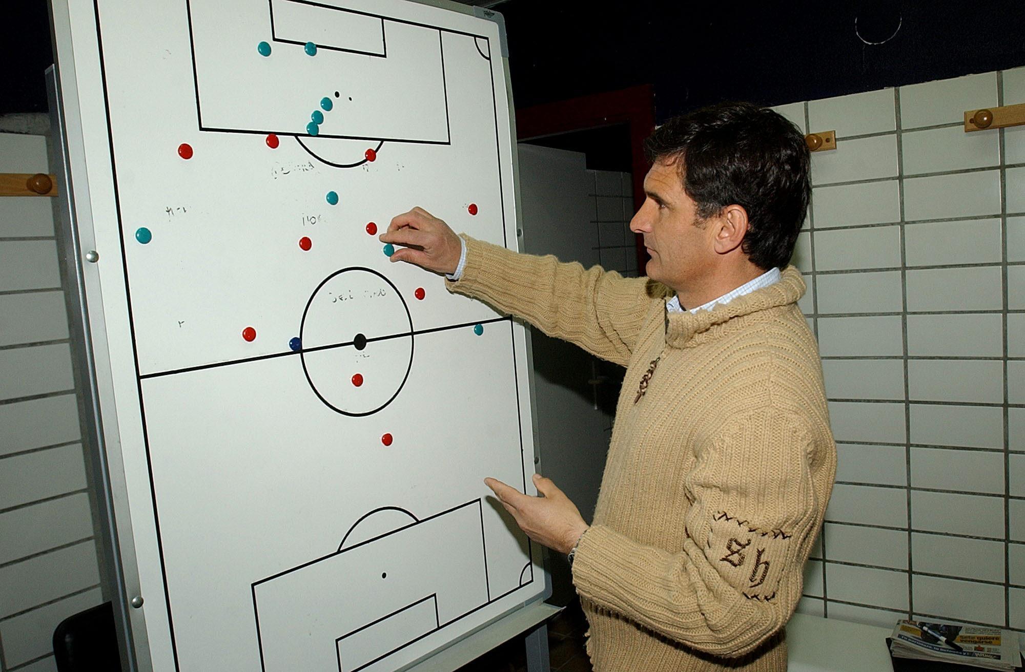 El entrenador ha defendido siempre un fútbol basado en la intensidad, el ritmo, el centro y el remate