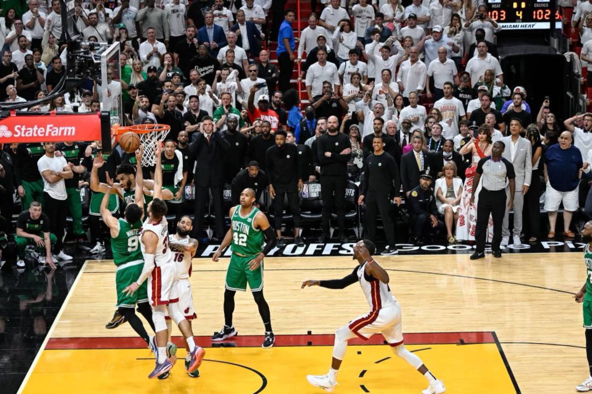 Los Boston Celtics fuerzan el séptimo con un tiro de White sobre la bocina.