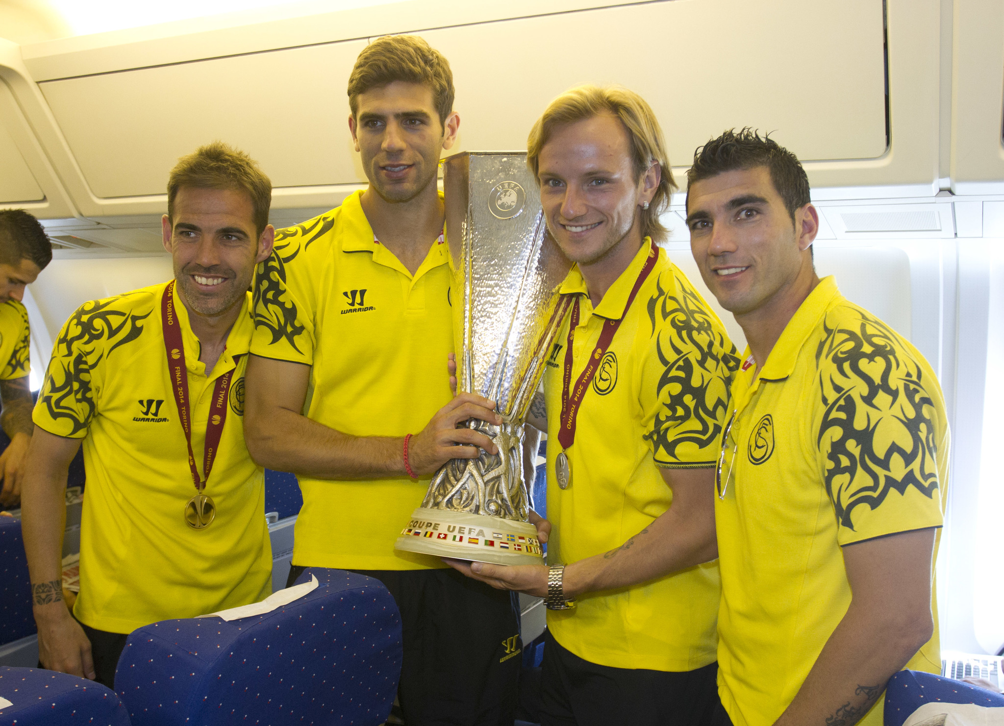 Navarro, Fazio, Rakitic y Reyes, con la Europa League de 2014