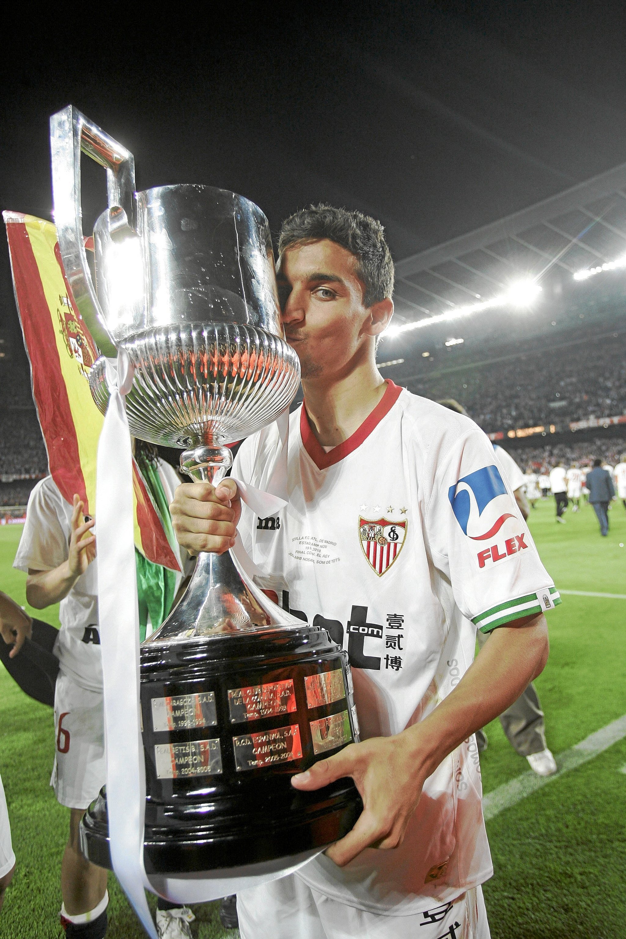 Navas with the 2010 Cup