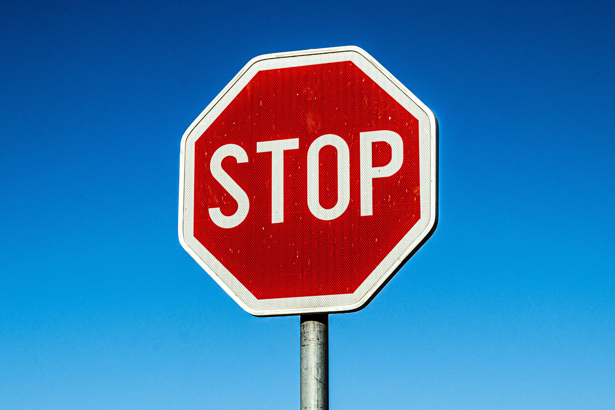 La señal de Stop iba a cambiar por fin su diseño actual por otro más estilizado.