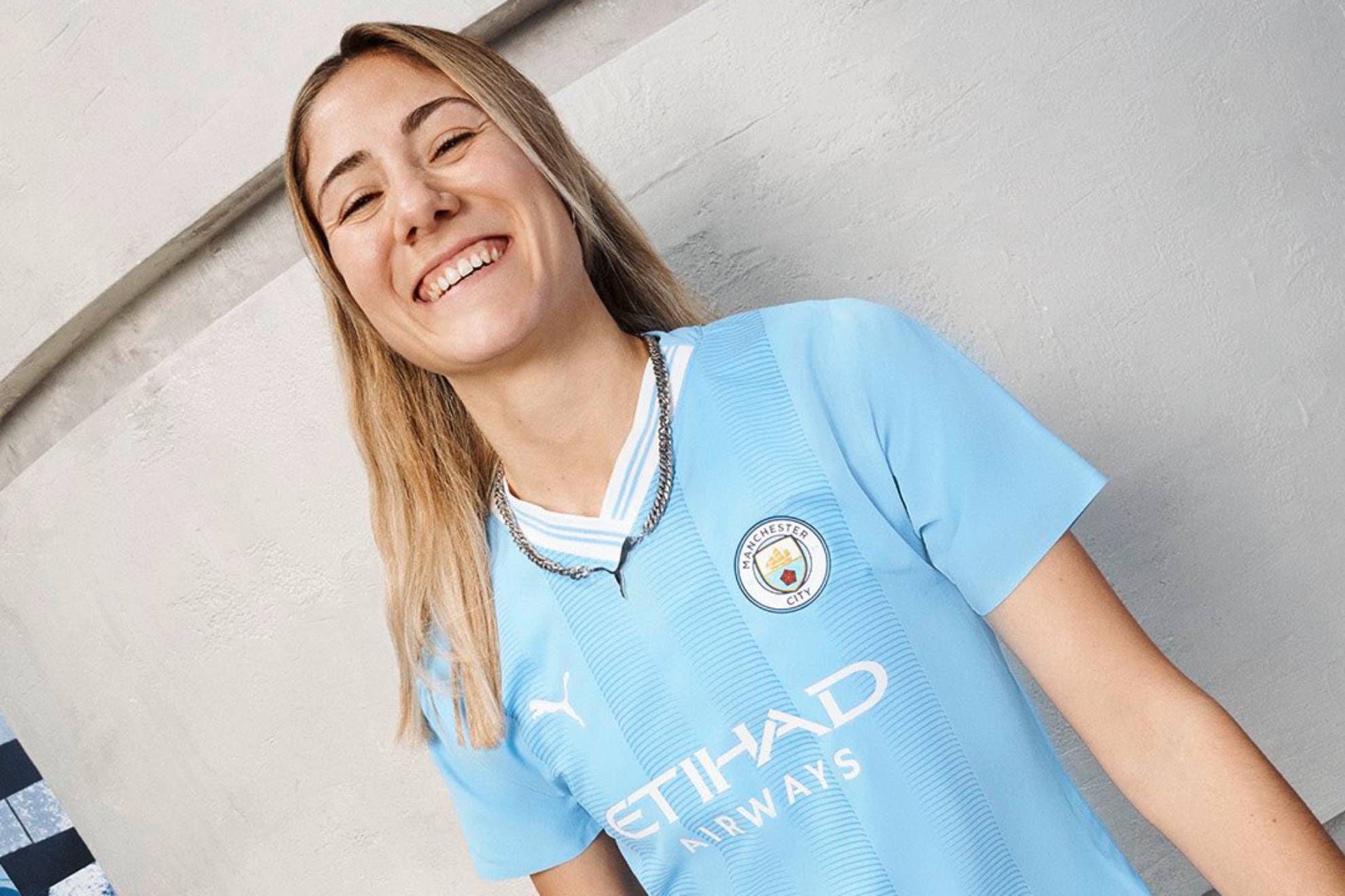 Laia Aleixandri, con la nueva camiseta del Manchester City / Puma