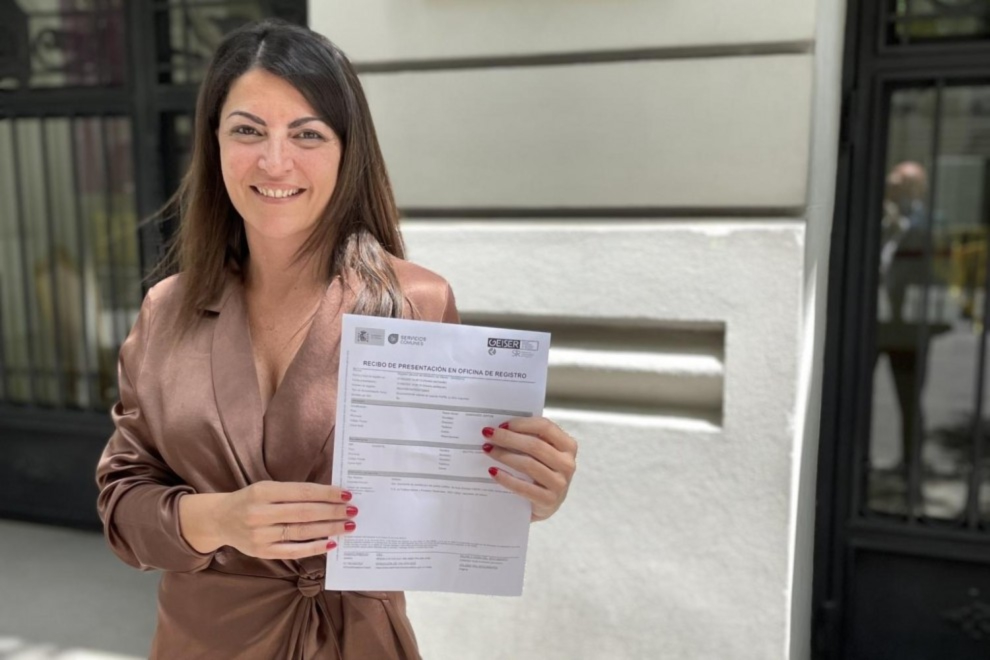 Macarena Olona se presentará a las elecciones generales del 23-J con el partido 'Caminando Juntos'.