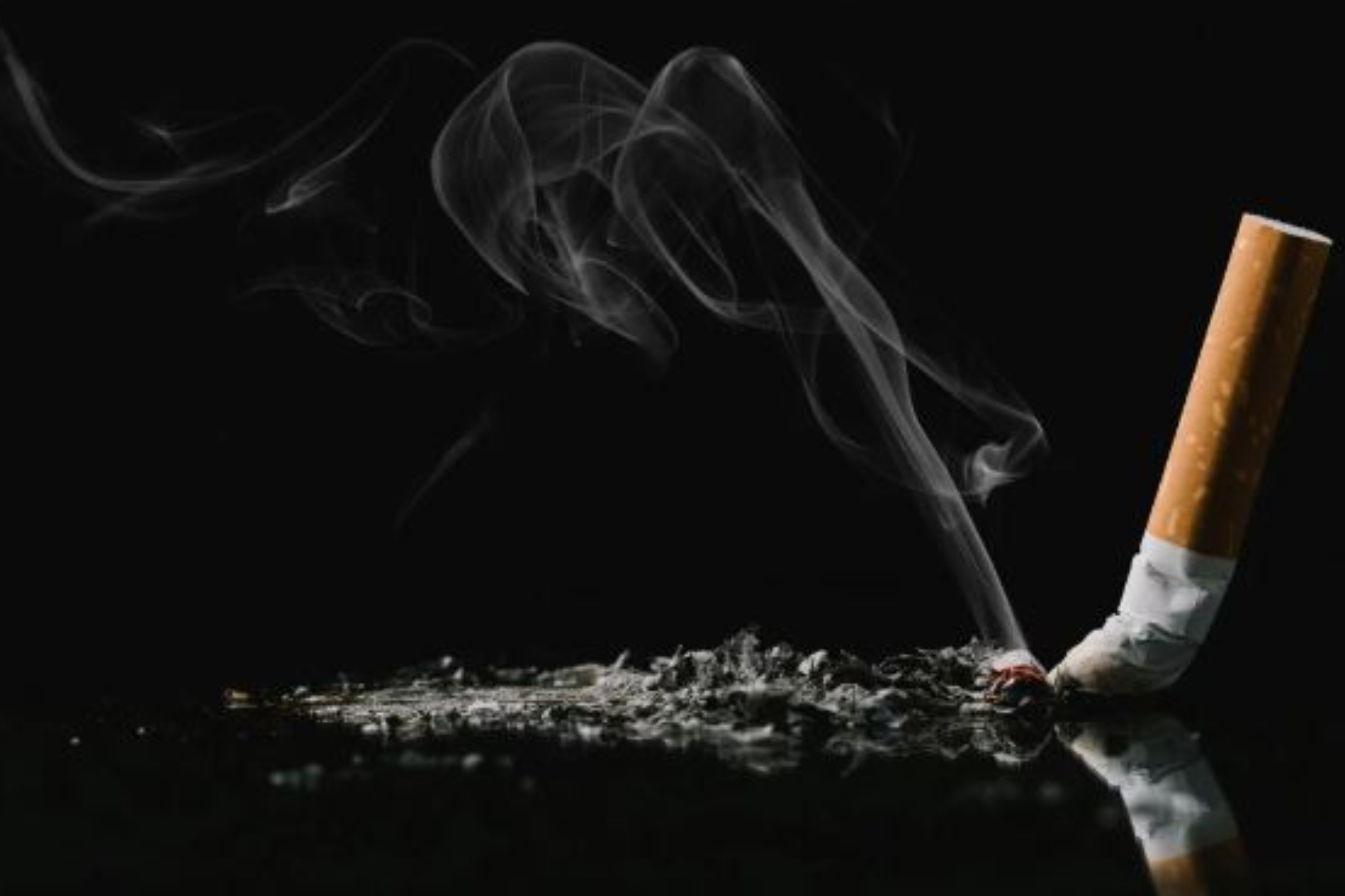 ¿Cuántas muertes causa la exposición al humo ambiental del tabaco?