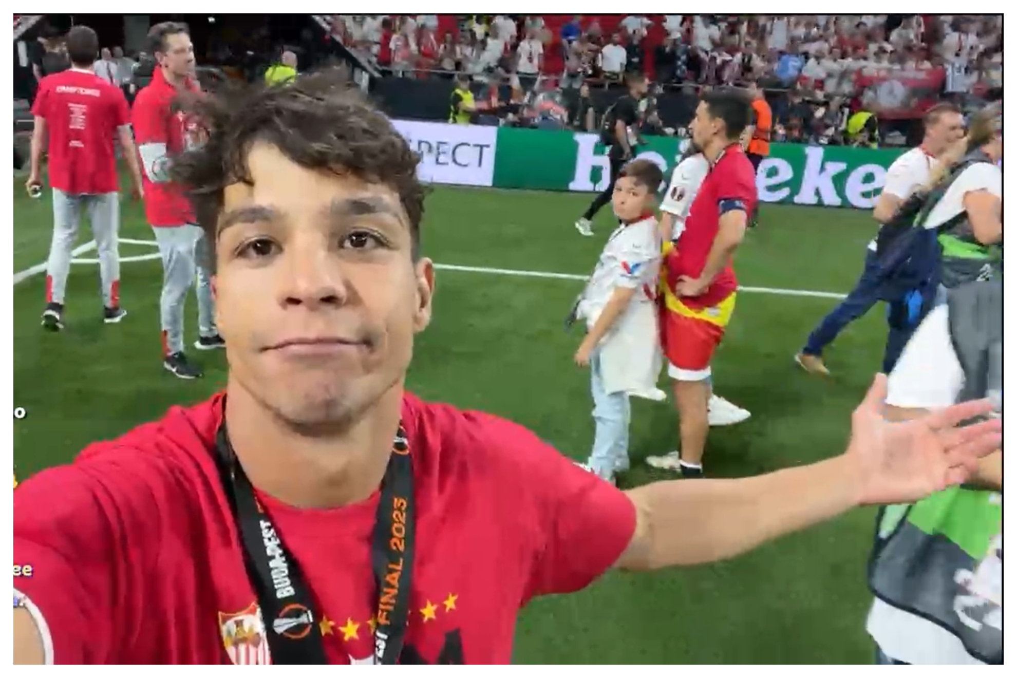 Oliver Torres se 'apodera' del directo de Espe en la celebración de la Europa League del Sevilla | Twitch Espe