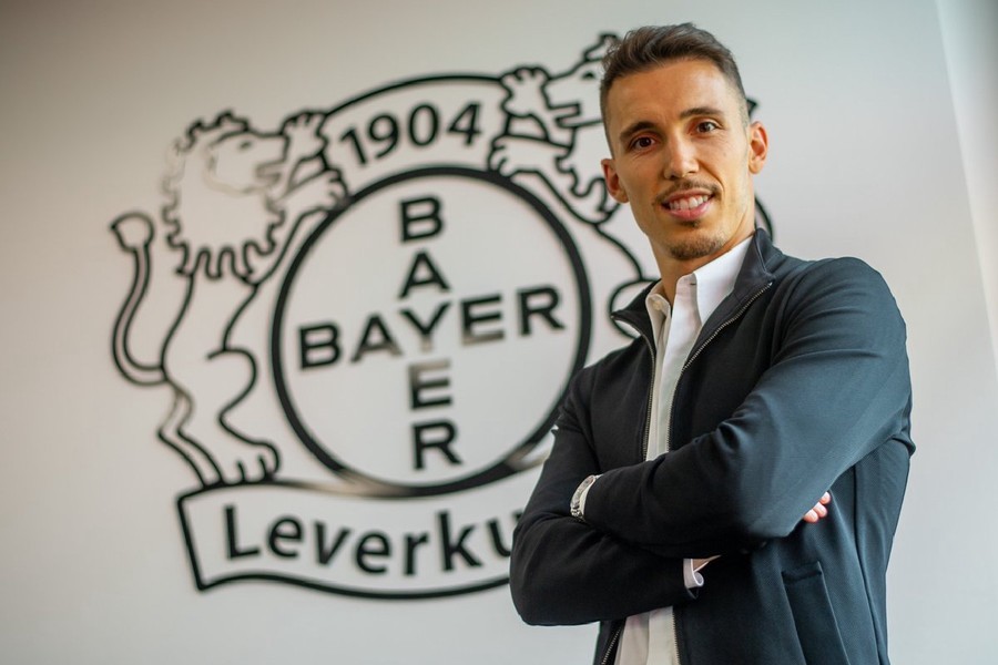 Grimaldo ficha por el Bayer Leverkusen.