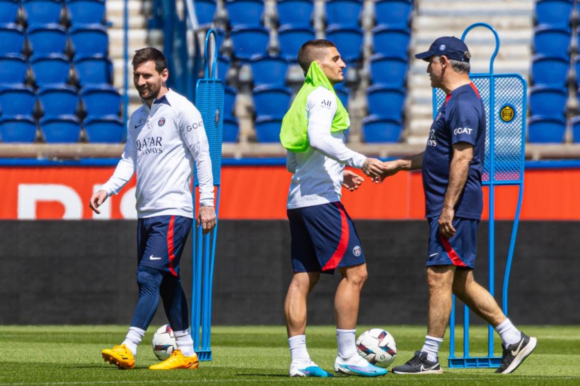 A la izquierda, Leo Messi con Verrati y Galtier.