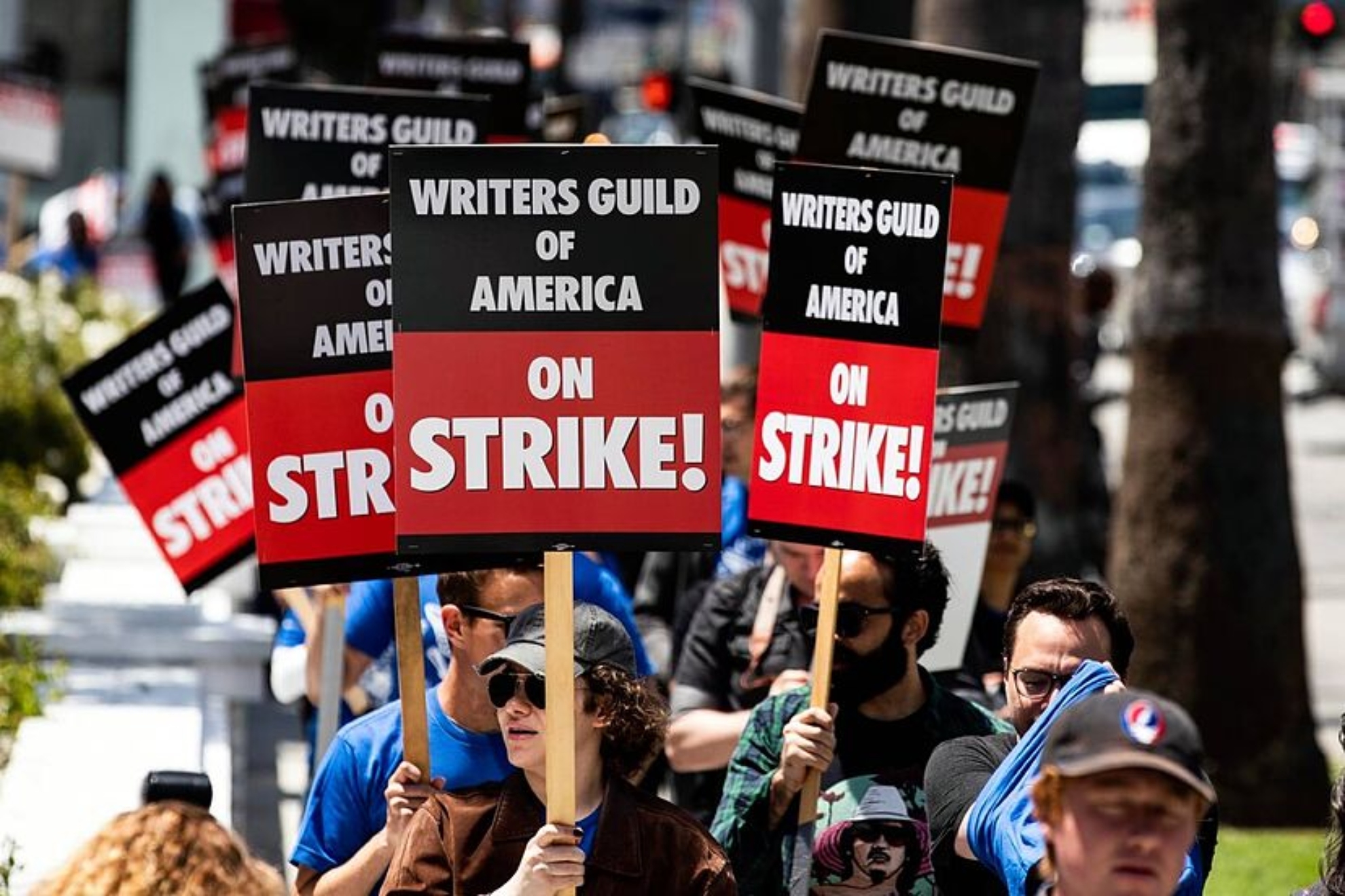 Los directores y los guionistas de Hollywood llegan a un acuerdo para acabar con la huelga