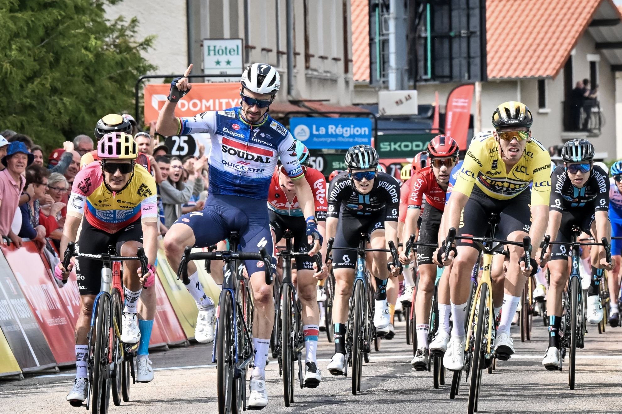 Alaphilippe se impone en la segunda etapa del Tour de Francia.