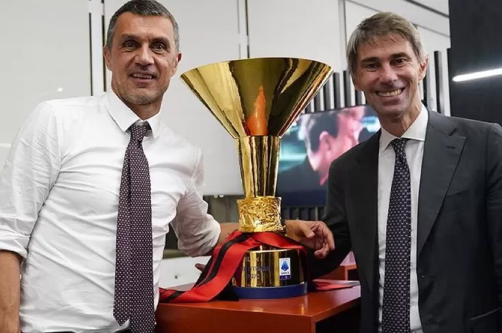 Maldini y Massara con el 'Scudetto' de la 2022/23.