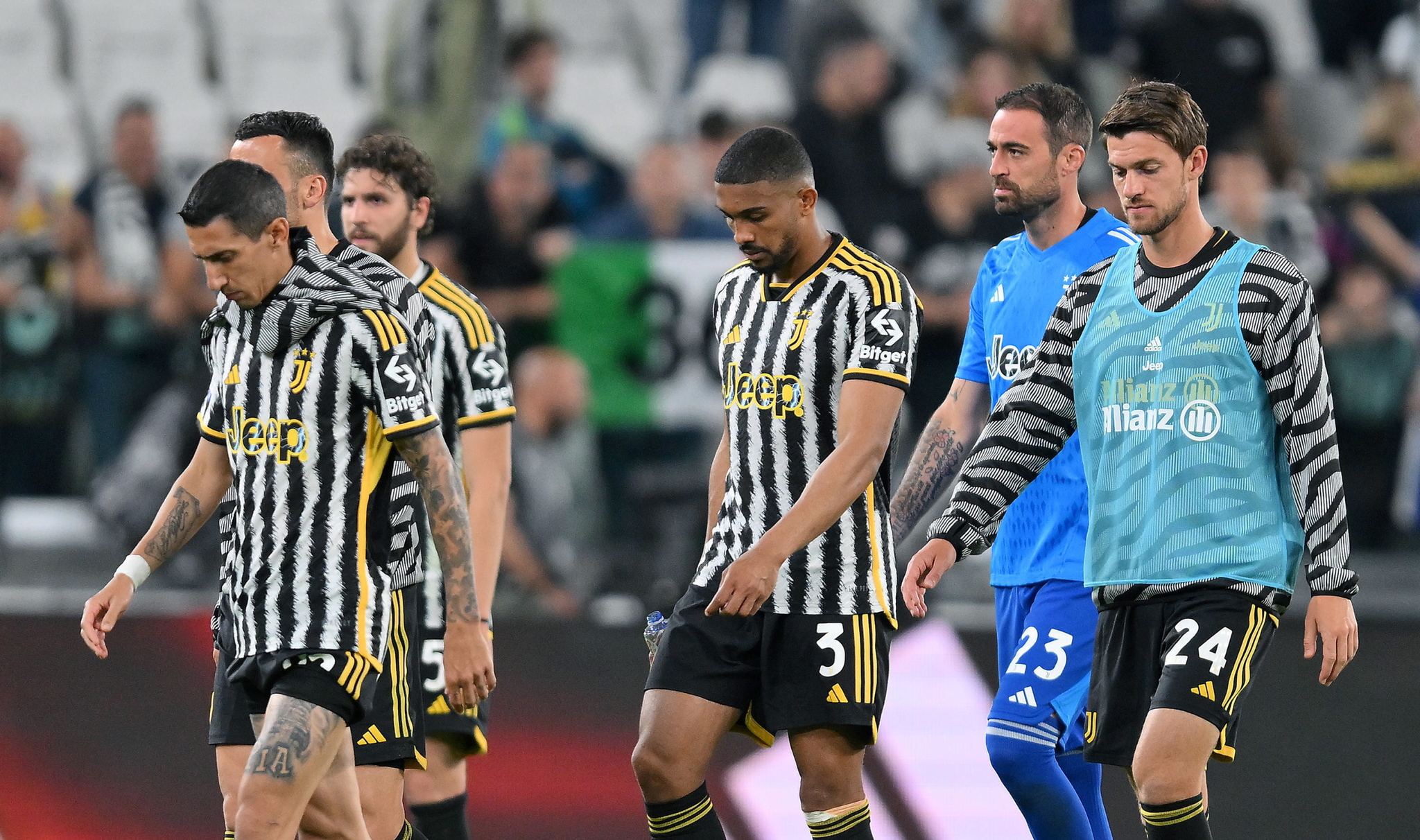 Los jugadores de la Juventus lamentan una derrota.