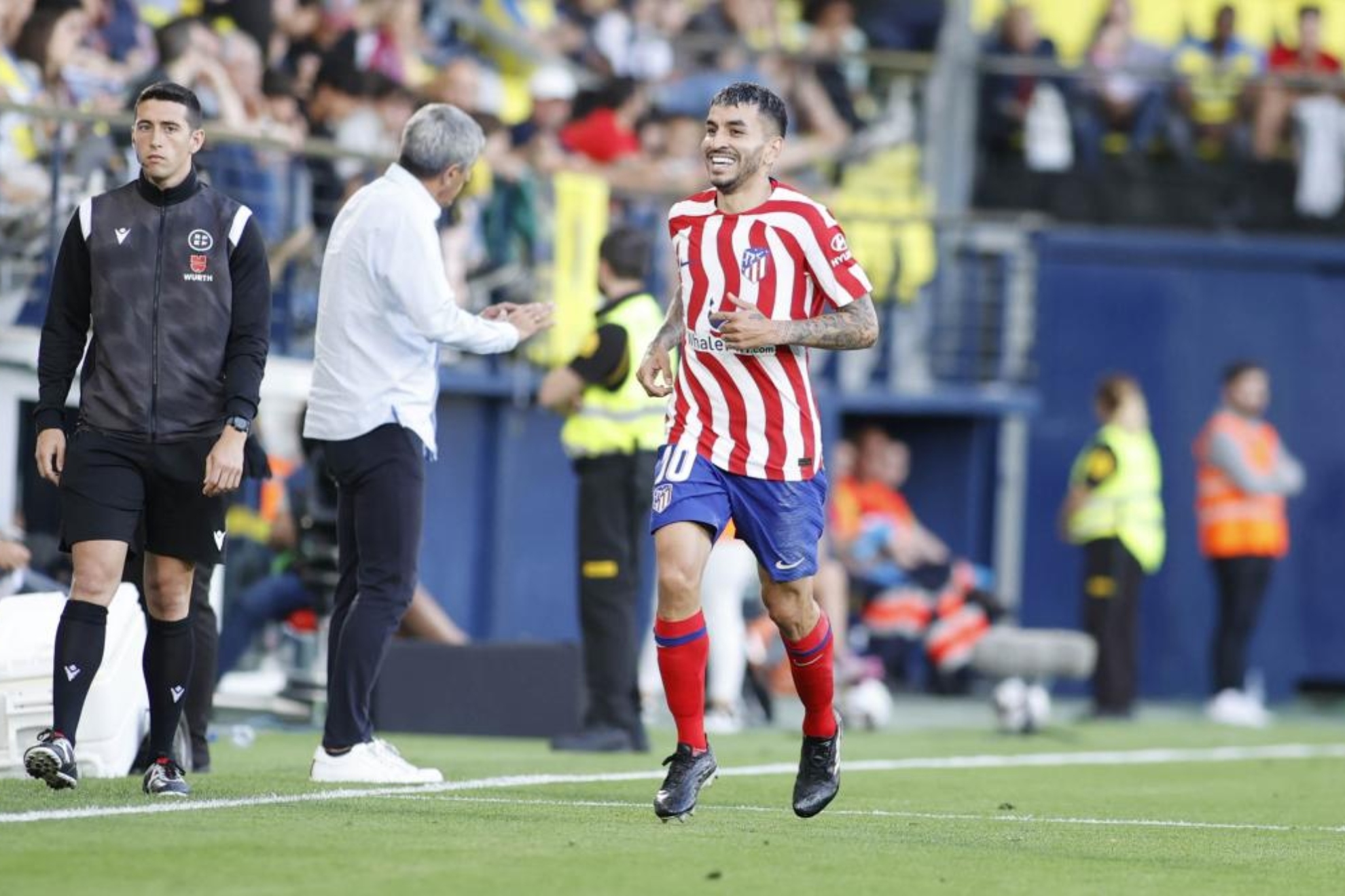 Correa celebra uno de sus dos goles al Villarreal en la ltima jornada.