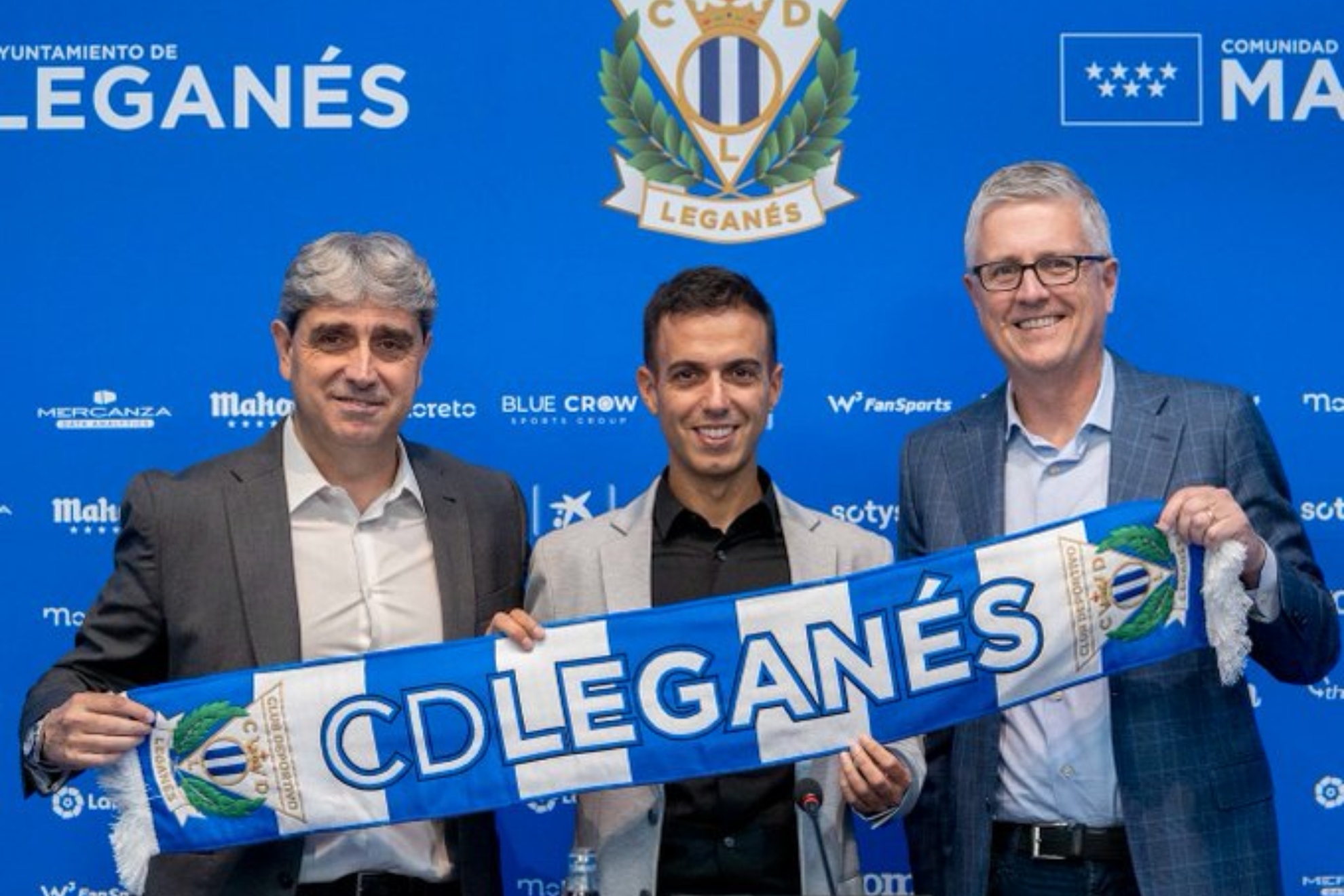 El Director Deportivo del club, Txema Indias, Borja Jiménez y el  presidente del Leganés, Jeff Luhnow.