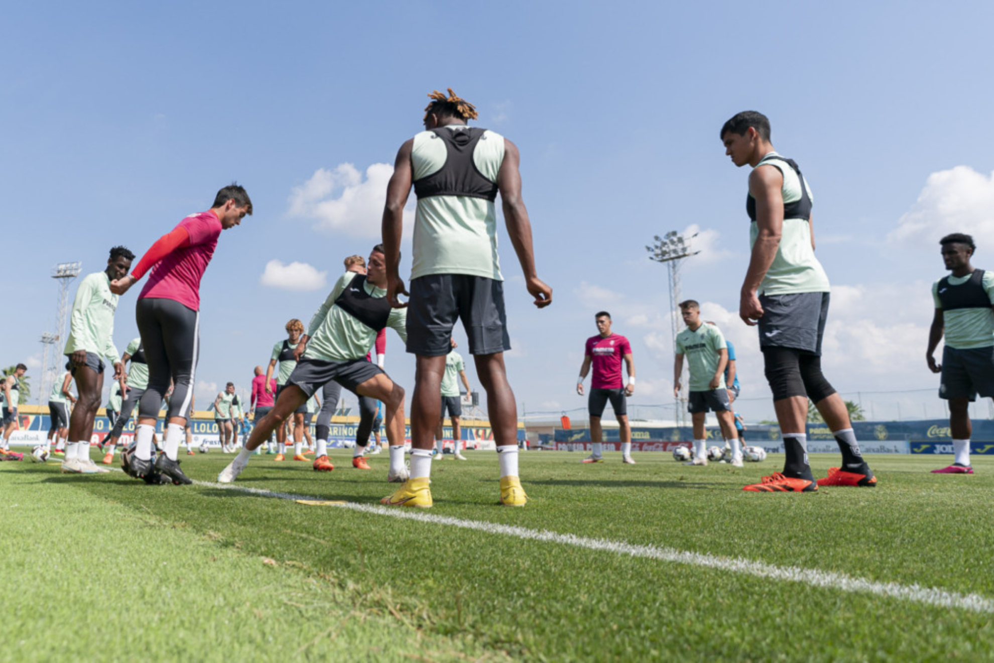 Los jugadores del Villarreal, ejercitándose en un entrenamiento.