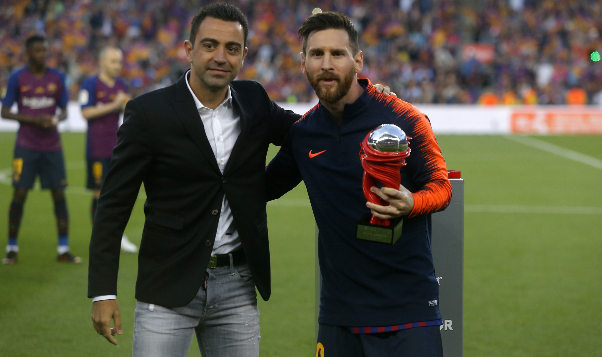 Xavi Hernández y Leo Messi.