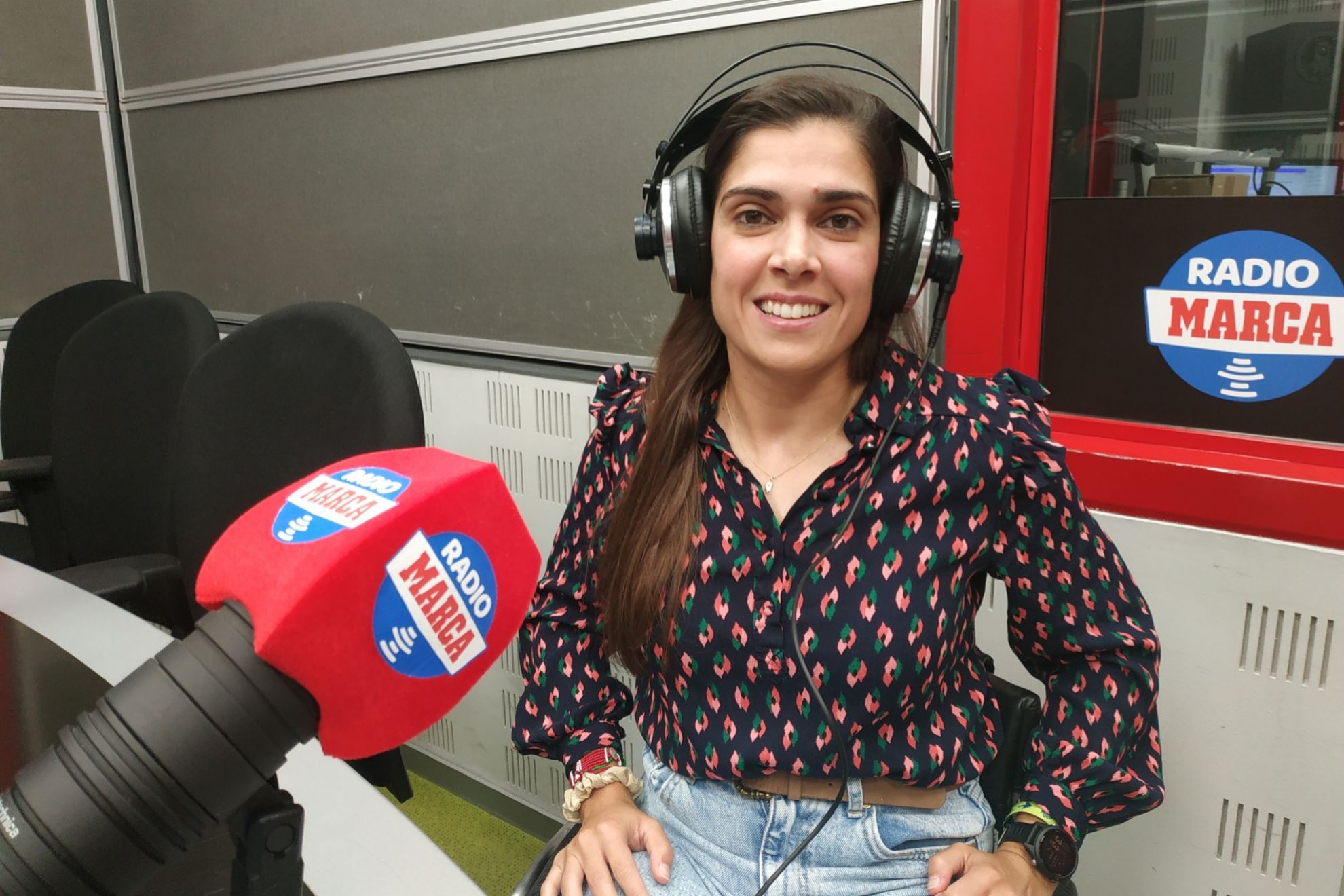 Miriam Martínez en los estudios de Radio MARCA/Foto: @ladeporteca