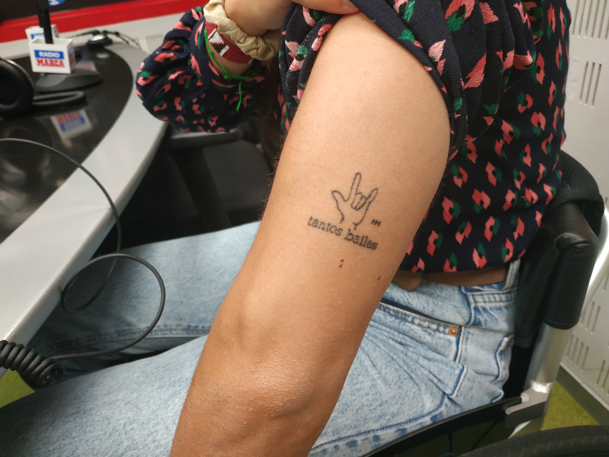 El tatuaje del brazo de Miriam Martínez con el título de la canción 'Tantos Bailes' de Marta Soto/Foto: @ladeporteca