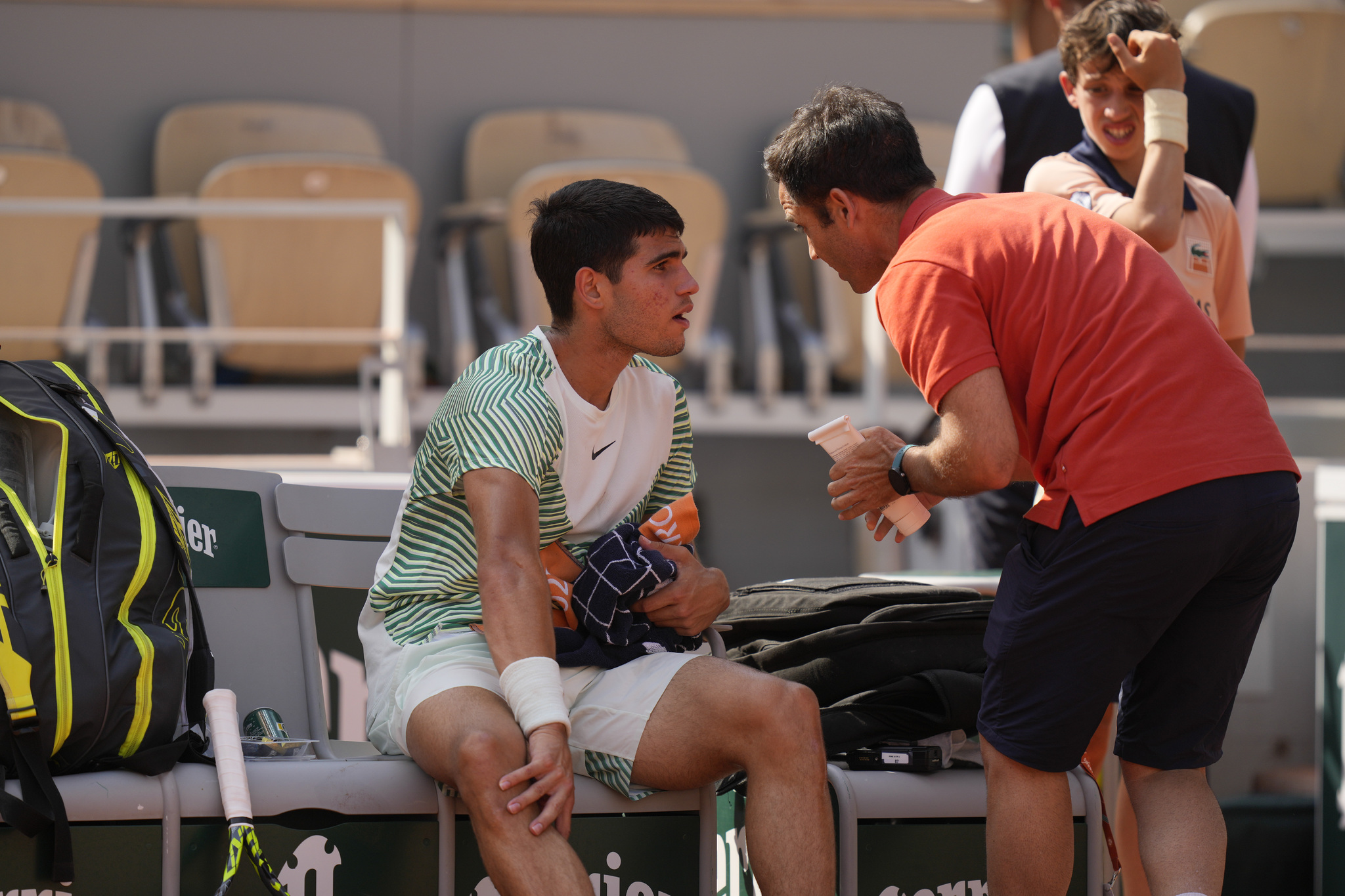 Leg injury hinders Alcaraz attempt to reach Roland Garros final against Djokovic