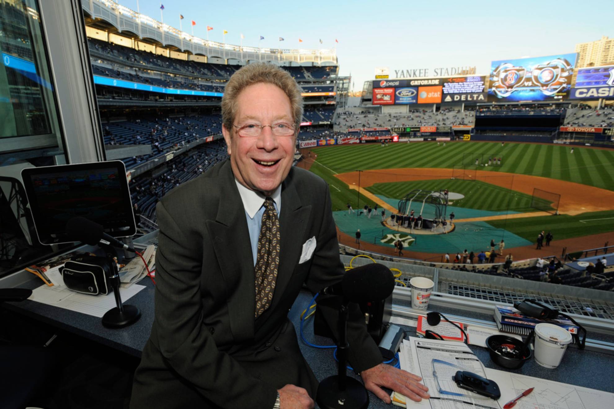 Yanks broadcaster John Sterling hit by foul ball, continues commentary