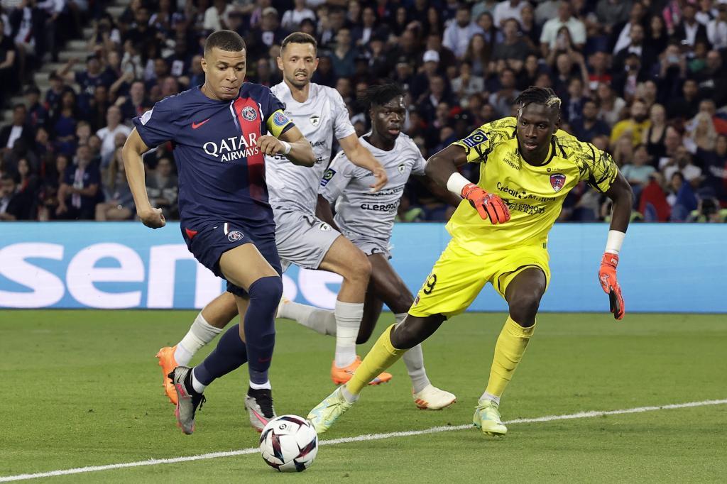 Mbappé durante el último partido del PSG, ante el Clermont, en la liga francesa.