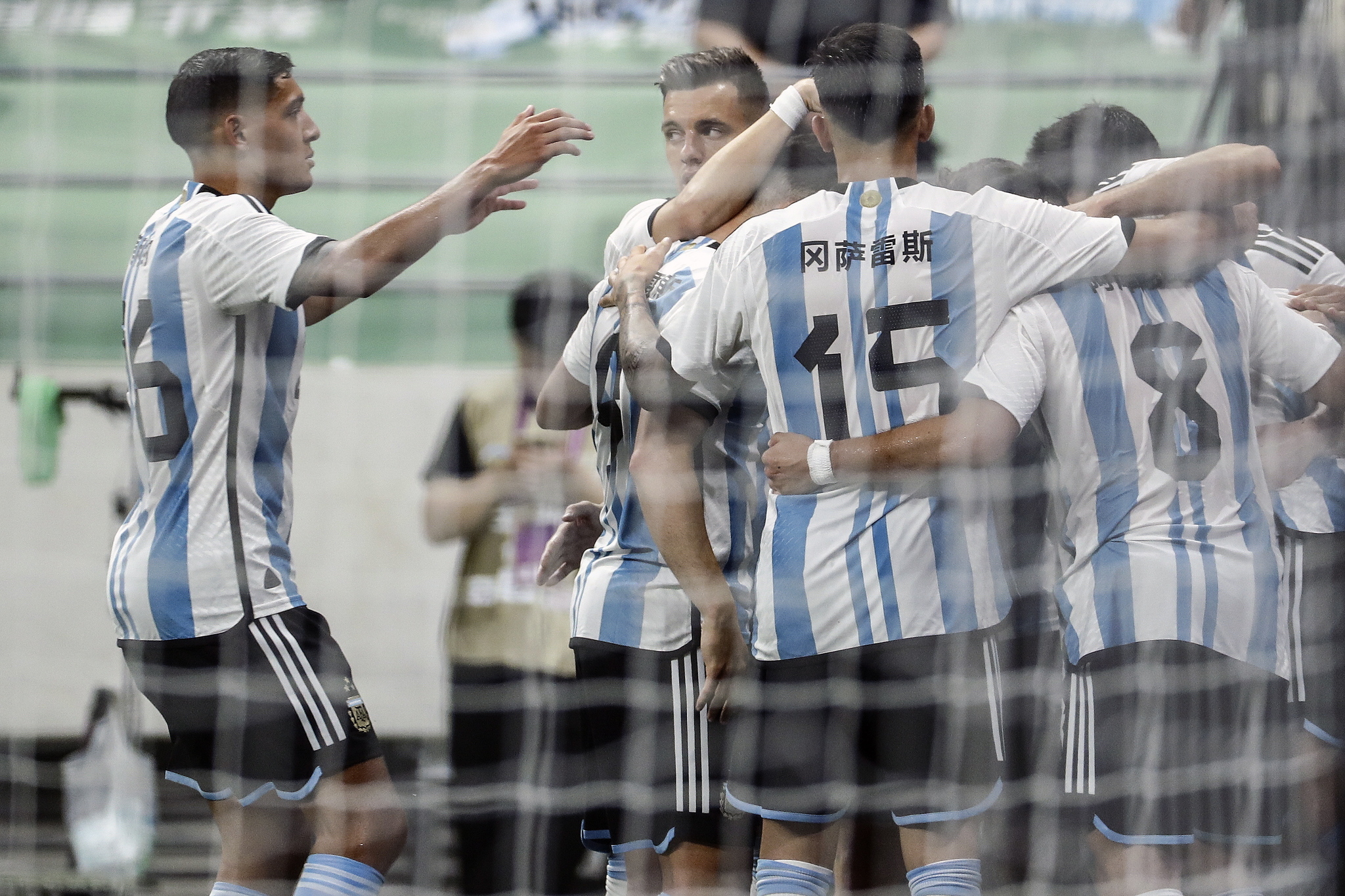 La seleccin argentina celebra el 2-0 de Pezzella