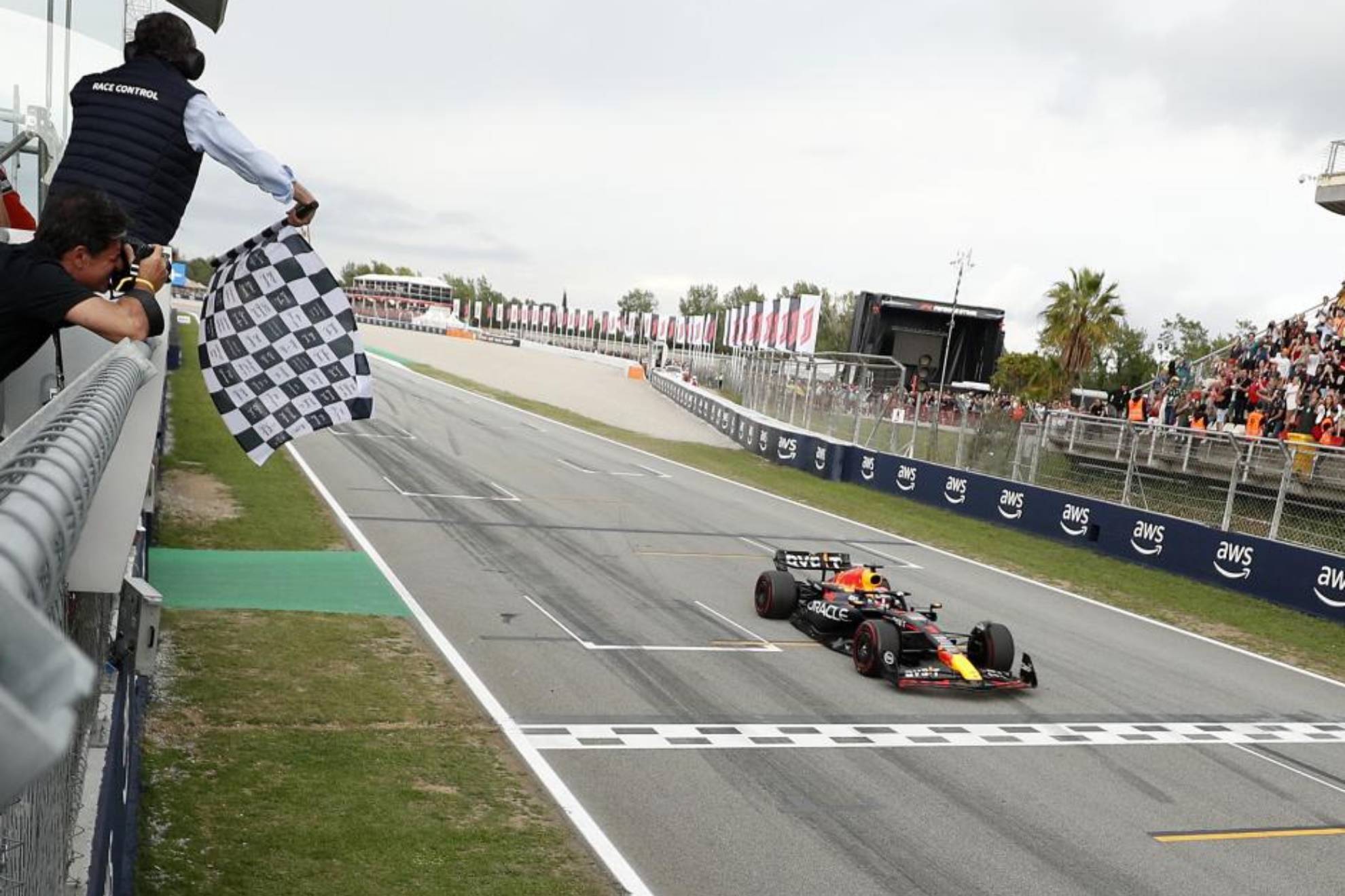 Verstappen, primero con 24 segundos sobre Hamilton en el GP de España 2023.