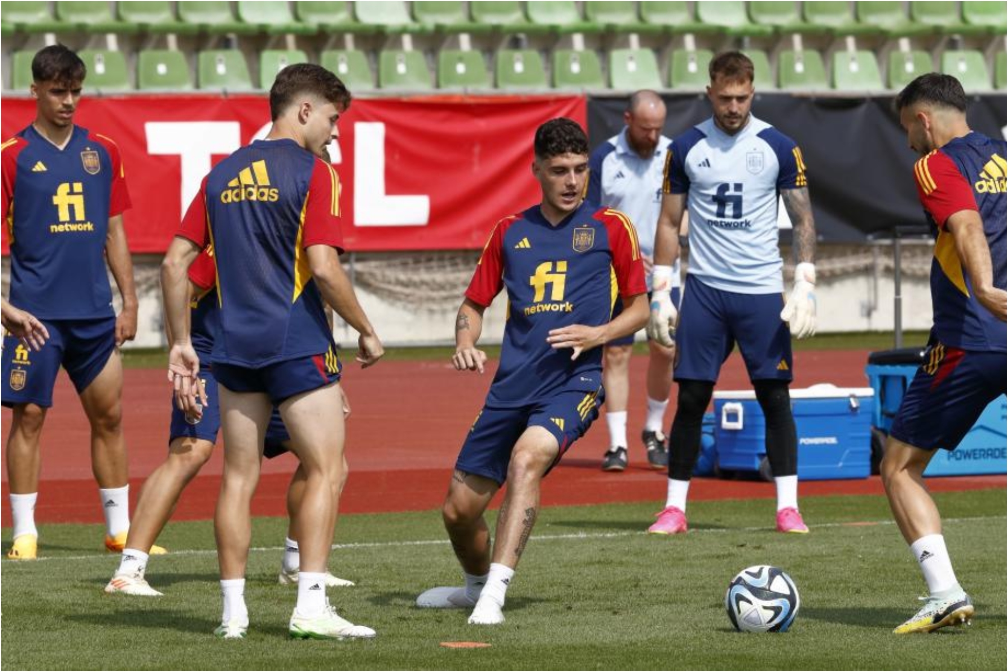 El último entreno de la selección española antes de viajar a Rumanía