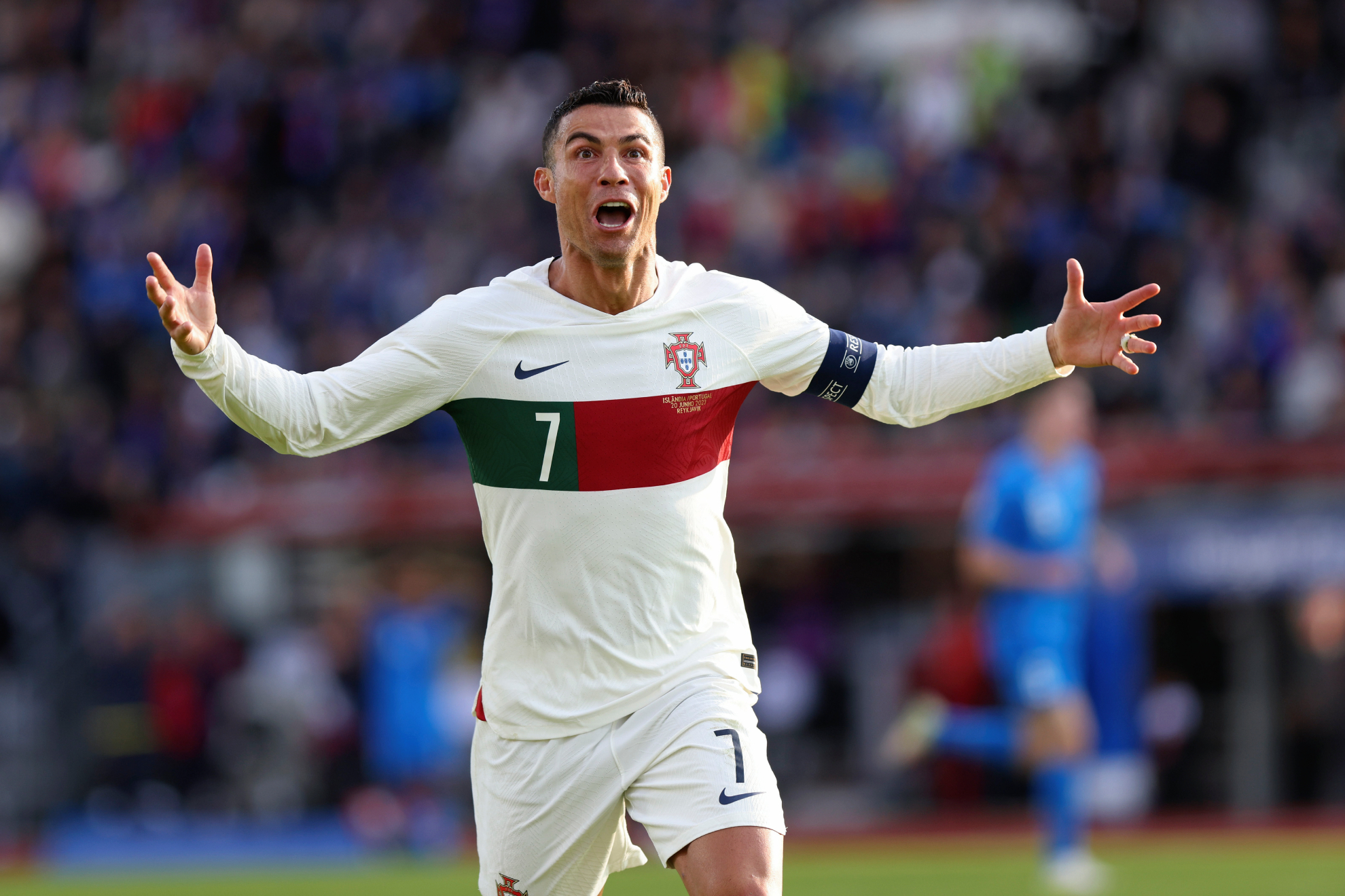 Cristiano celebra el gol de la victoria ante Islandia.