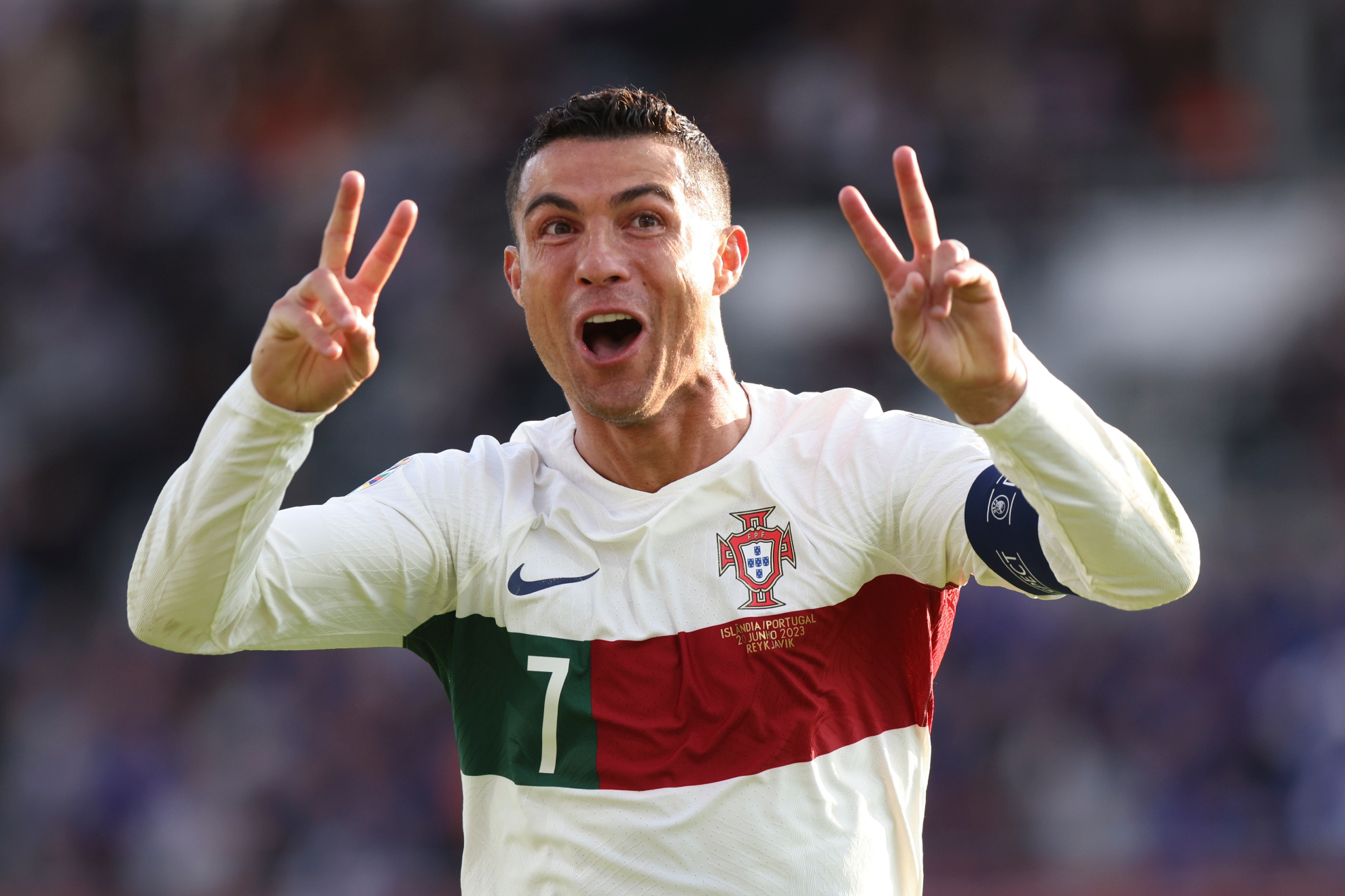 Cristiano Ronaldo celebra su gol ante Islandia.