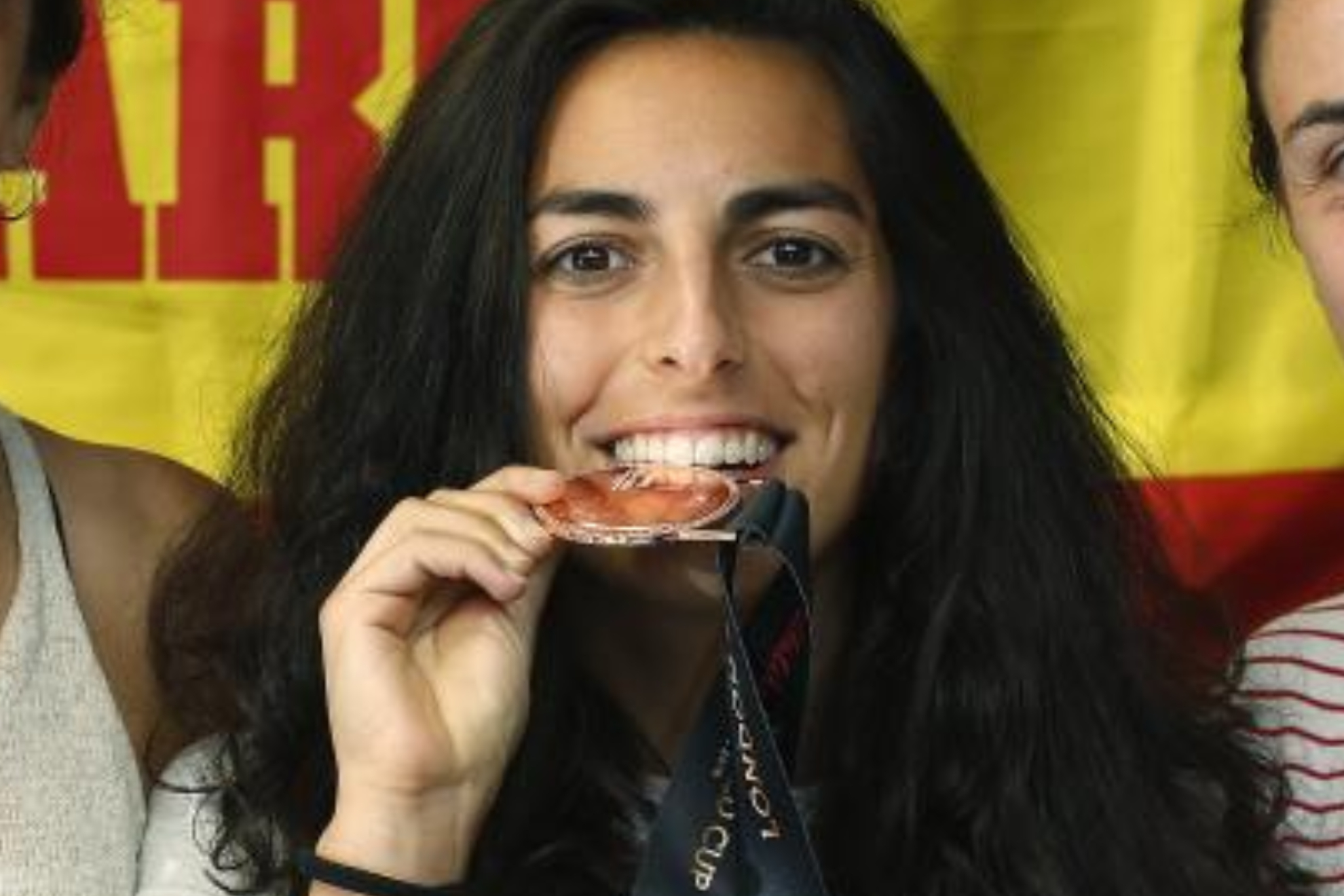 Carmen Cano, con la medalla de bronce ganada con la selección en el Mundial de 2018.