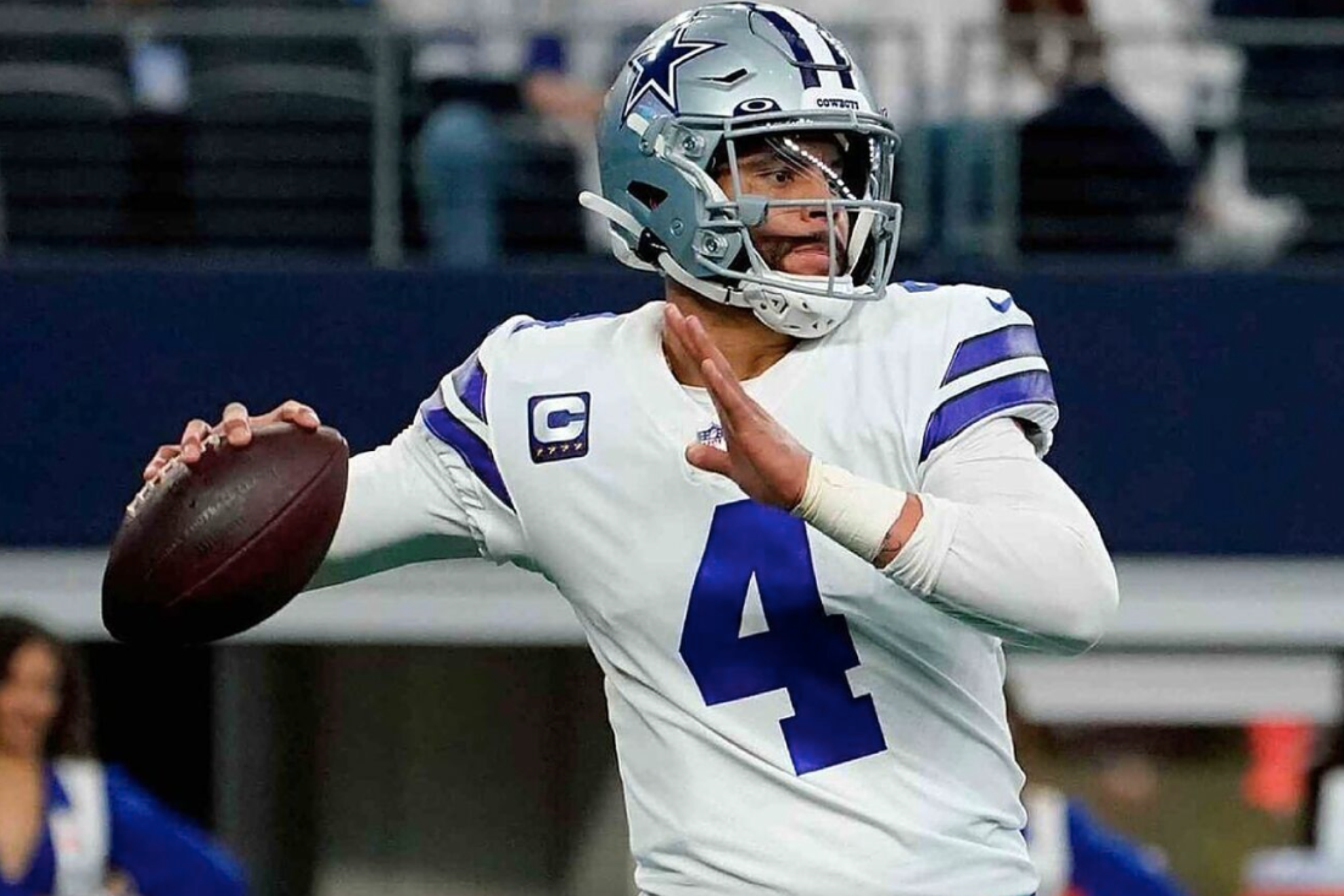 Dak Prescott doesn't forget Ezekiel Elliott and gives an update on his situation: Does he expect a move from the Cowboys?