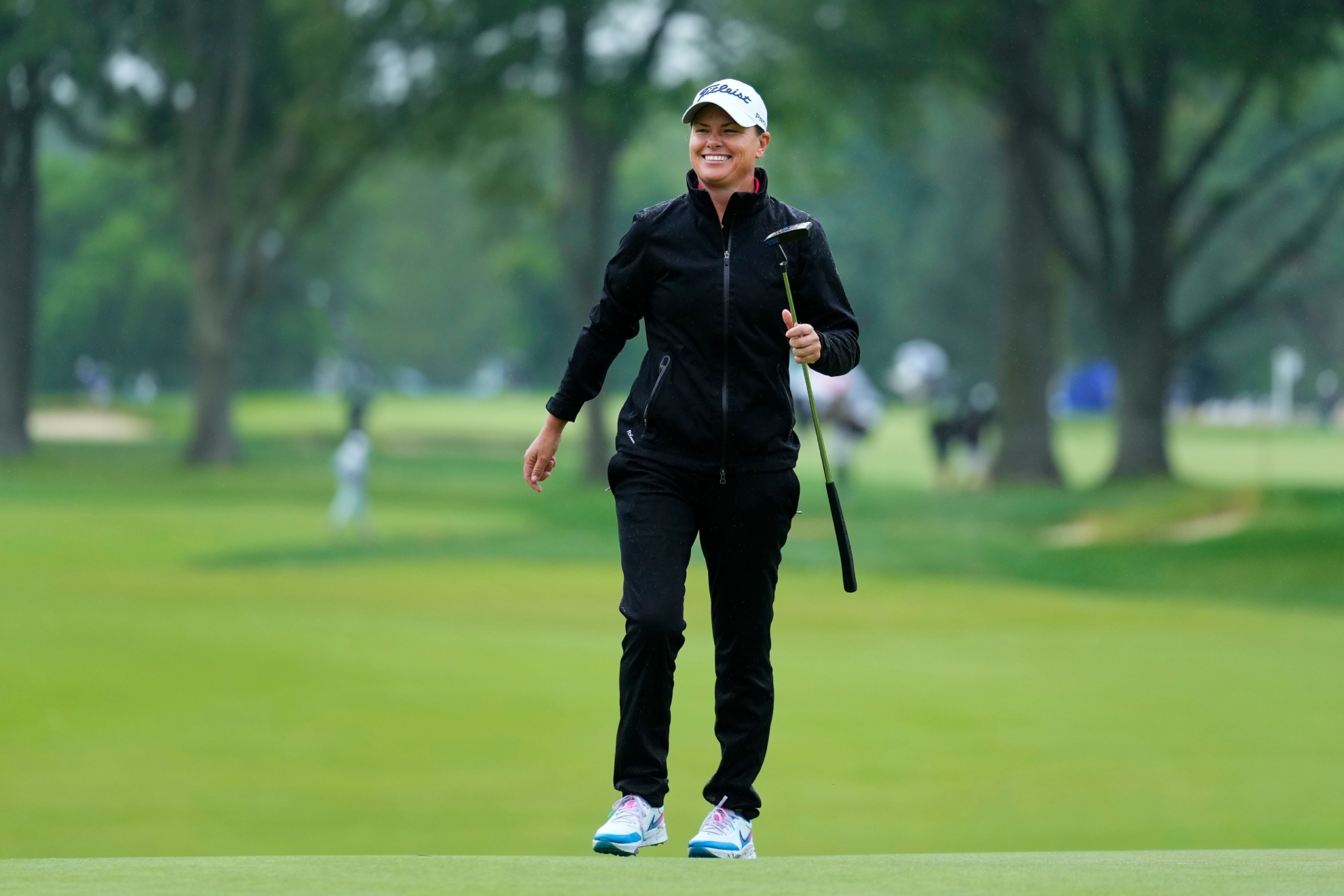 Lee-Anne Pace lidera el Campeonato de la PGA con Carlota Ciganda a seis golpes