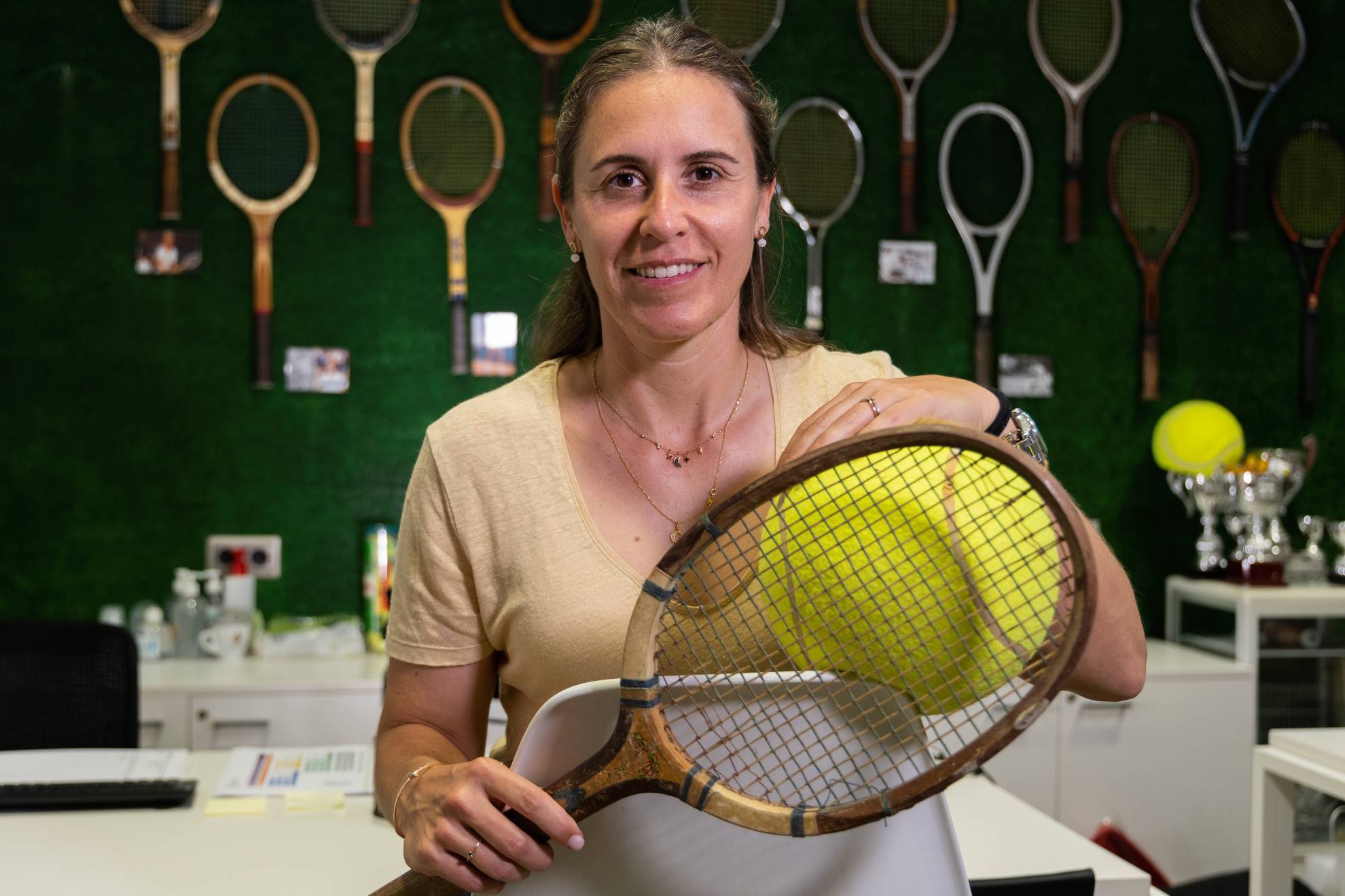 Anabel Medina, en el Sporting Club de Tenis / Fotos, Vdeo y Edicin: Rodolfo Espinosa (MARCA)