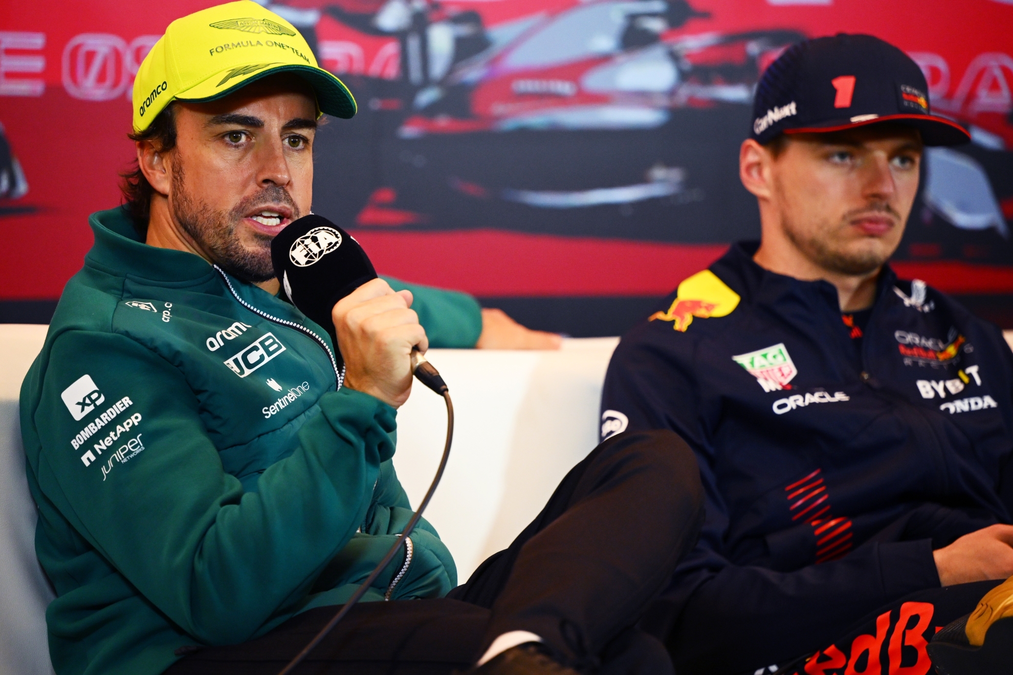 Alonso comparece ante la Prensa junto a Max Verstappen.
