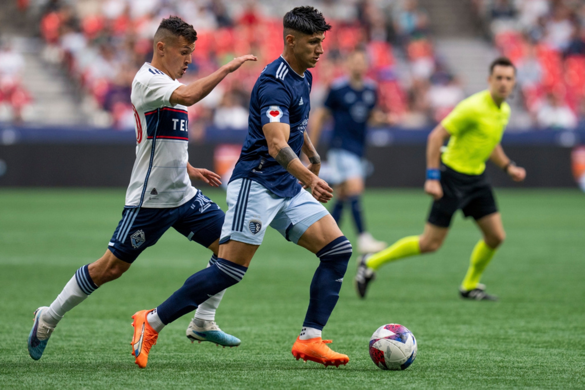 MLS June MVP Alan Pulido is on fire, Is Los Angeles Galaxy eying the striker to take Chicharito's position?