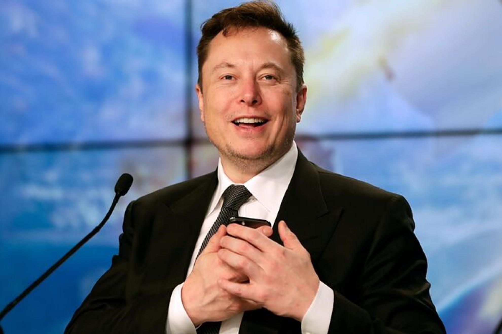 Elon Musk recula ante la oleada de críticas en Twitter por sus nuevas medidas
