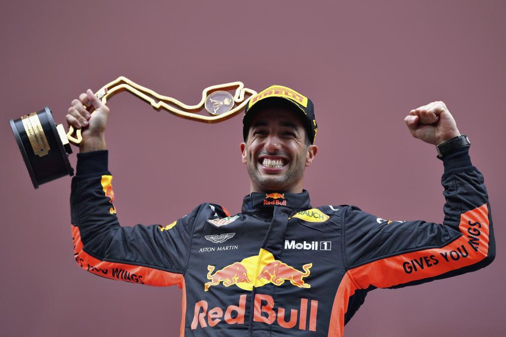 Horner y el aviso a De Vries... ¿Indirecta a  Checo Pérez?: "Ricciardo es un piloto de clase mundial"