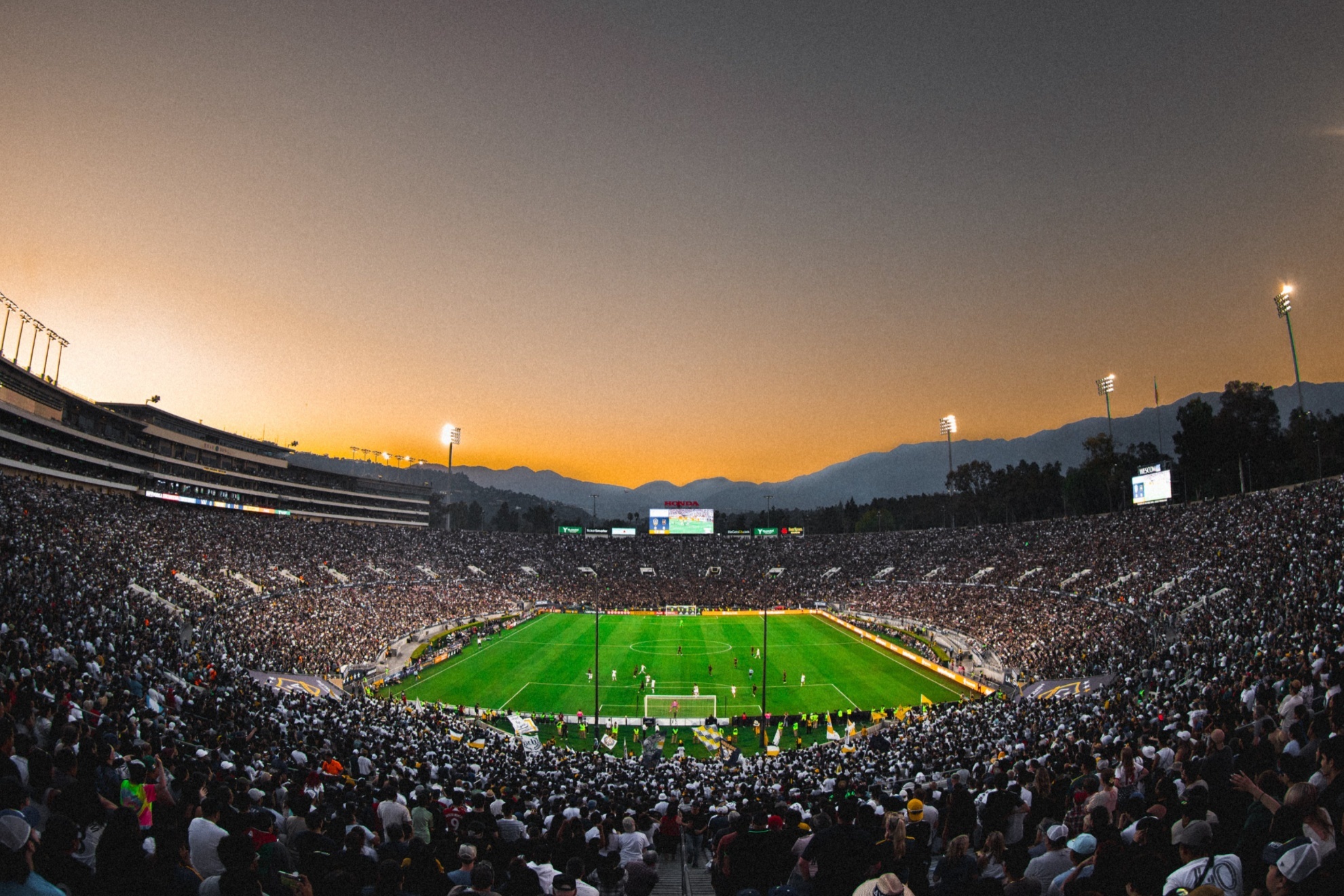 More than 82,000 fans showed up for El Trafico game at the Rose Bowl