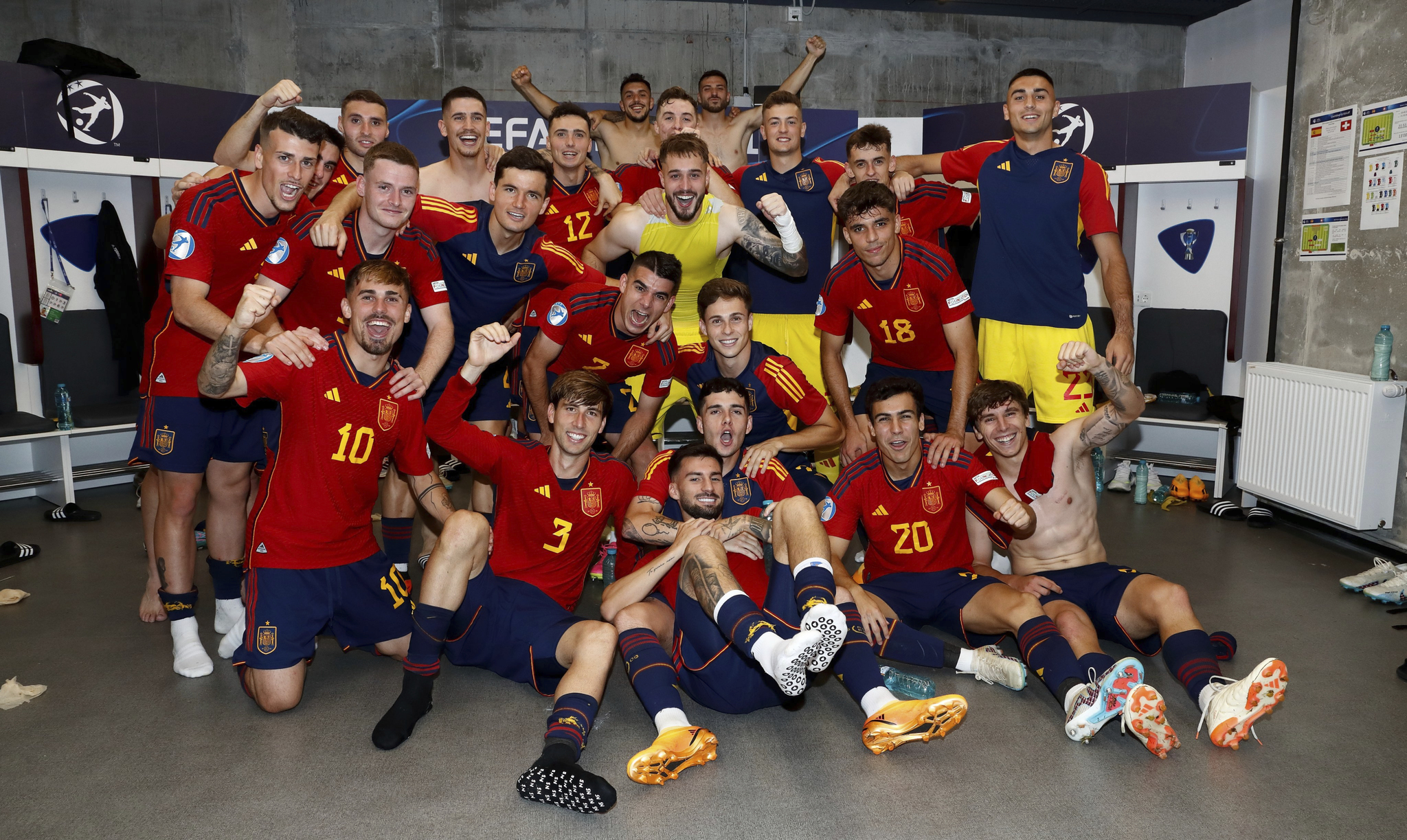 La selección española Sub 21 celebra la victoria