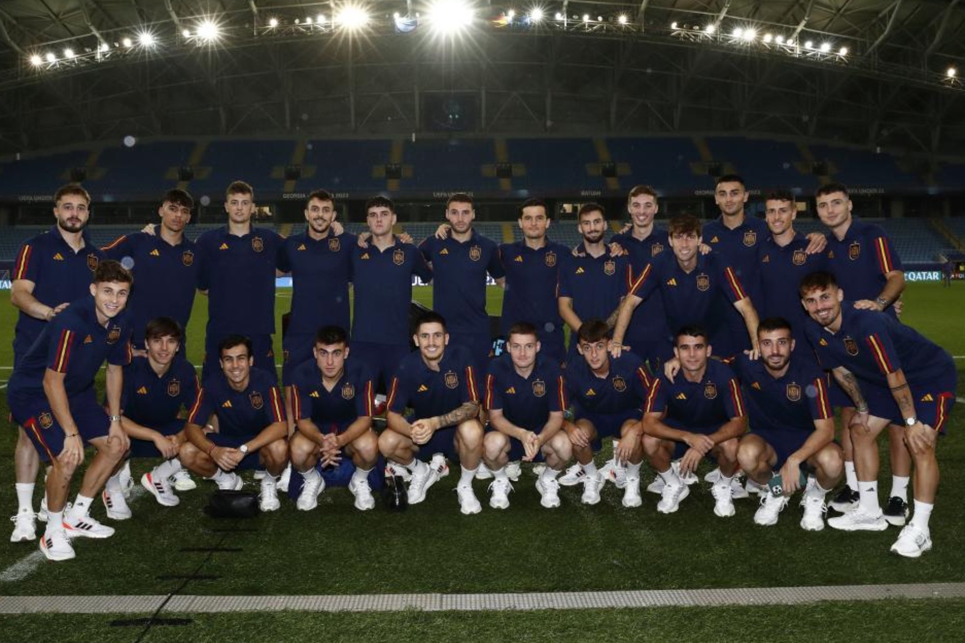 Los jugadores de la Selección sub 21 tras el entrenamiento en el Batumi Stadium