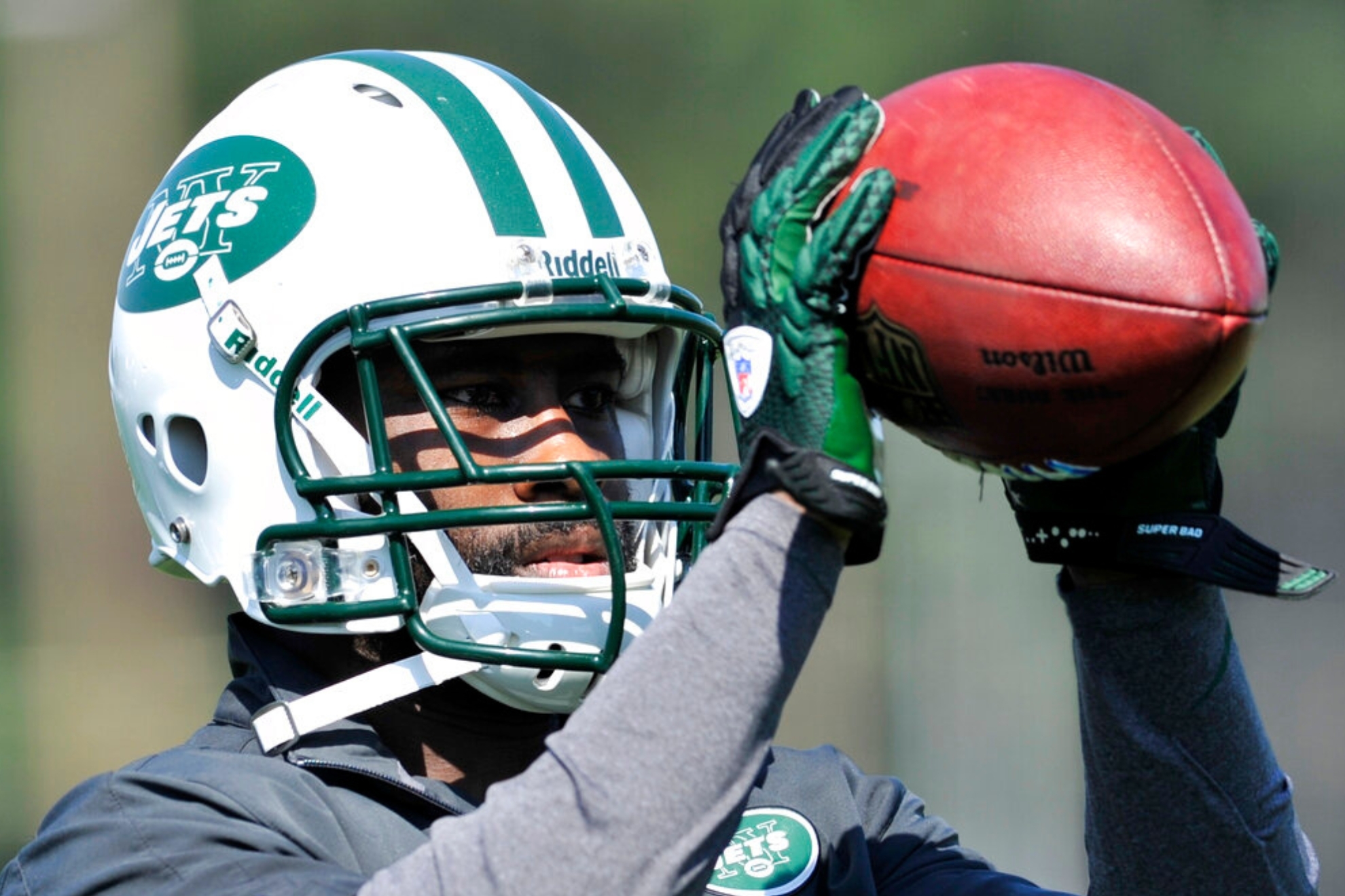 Darelle Revis defended Sauce while calling out Asante