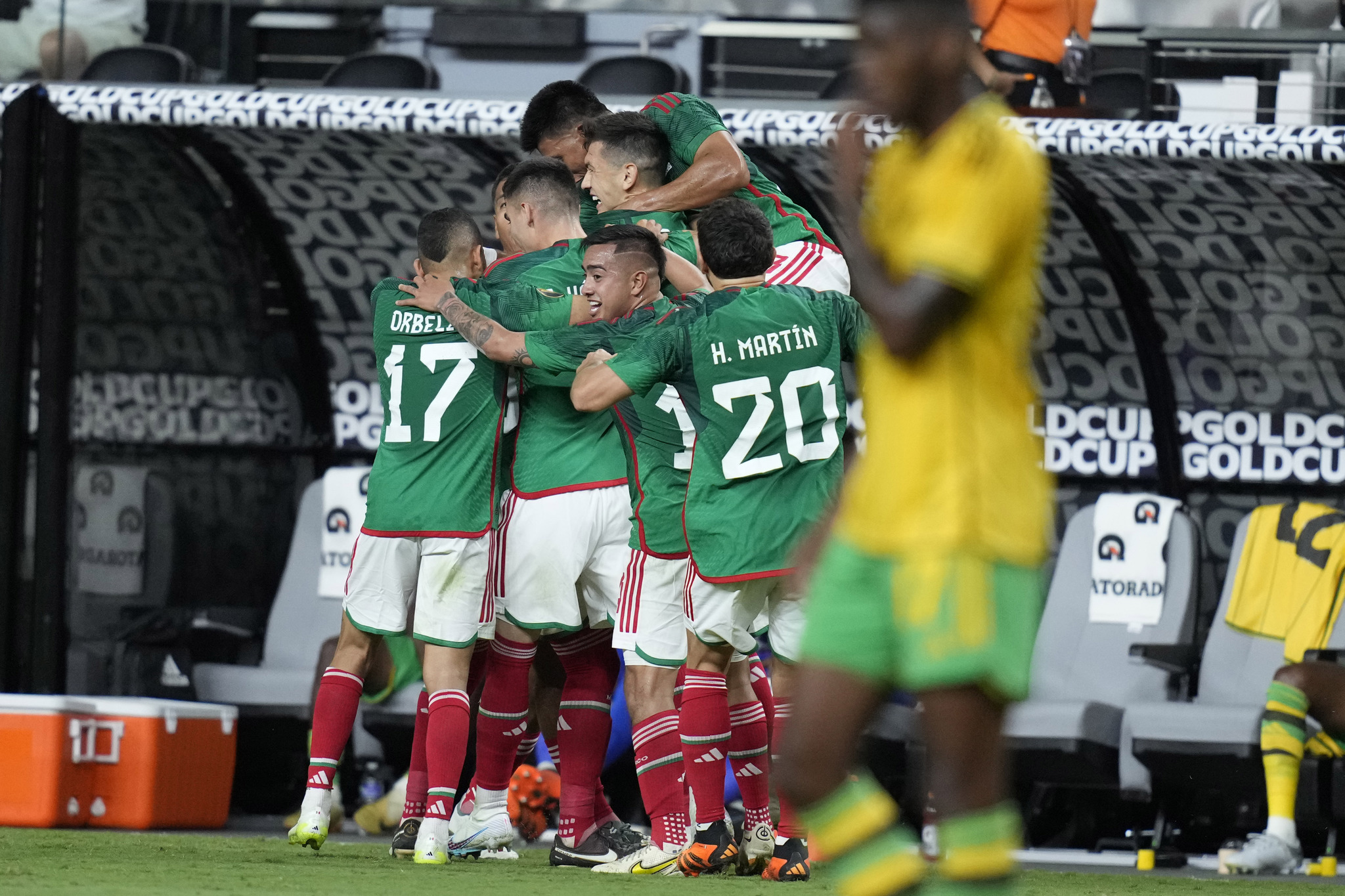 Mexico celebrates Luis Chavez' amazing free-kick goal against Jamaica in their 3-0 semifinals win.