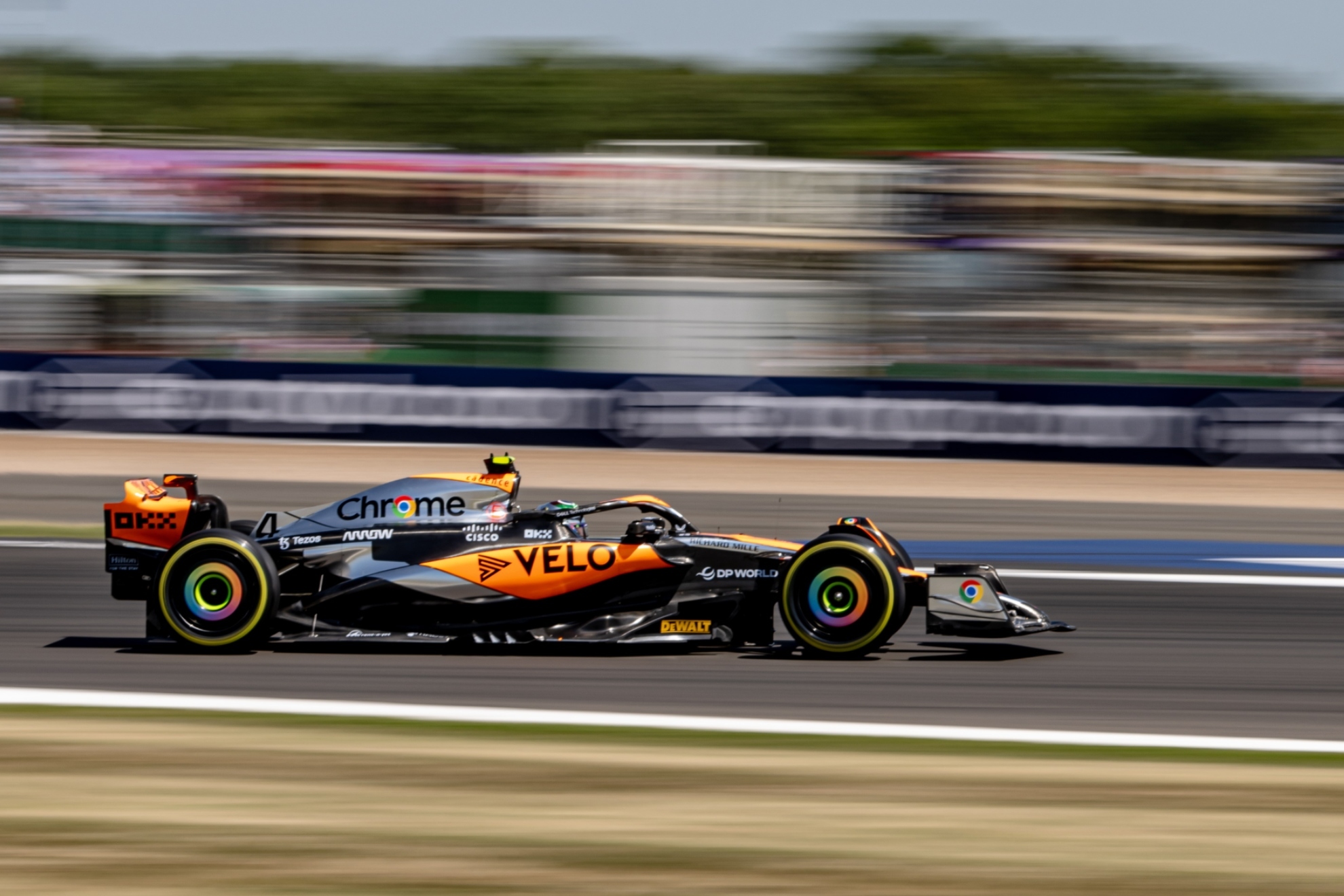 Lando Norris en su McLaren durante la carrera del GP de Gran Bretaña