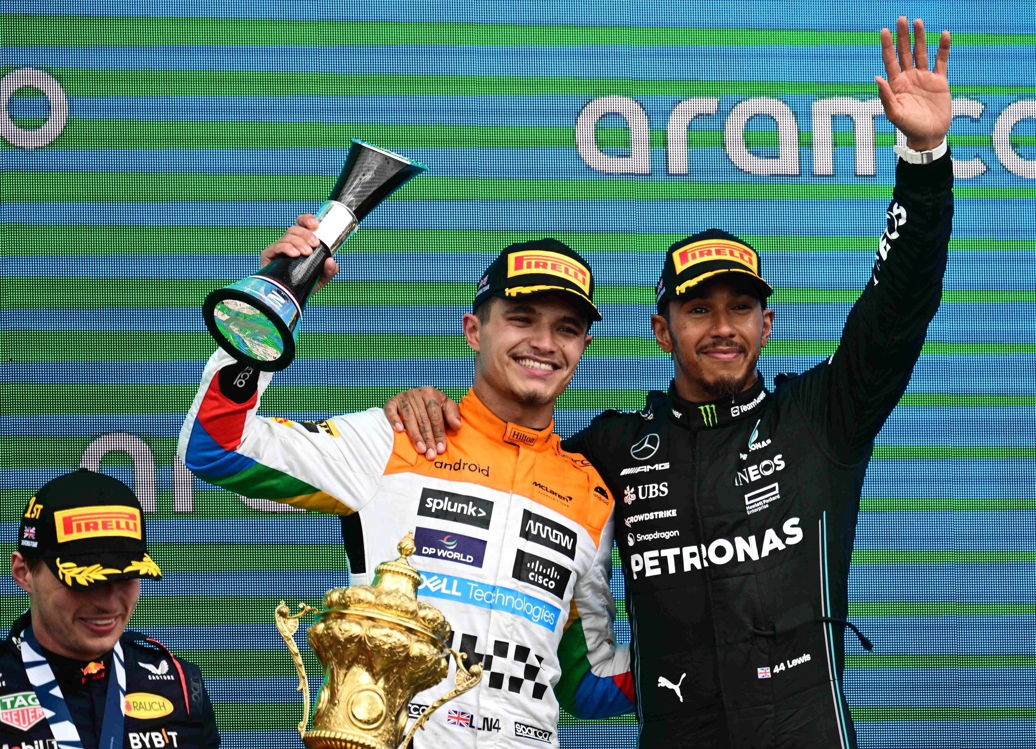 Lando Norris y Lewis Hamilton compartieron podio en su carrera en casa