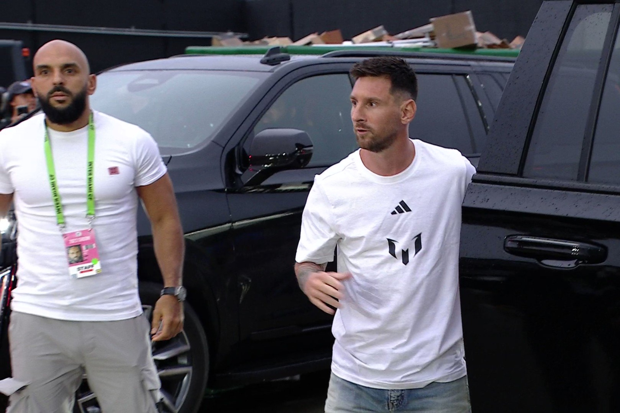 Leo Messi arrived to his new field in full Adidas gear