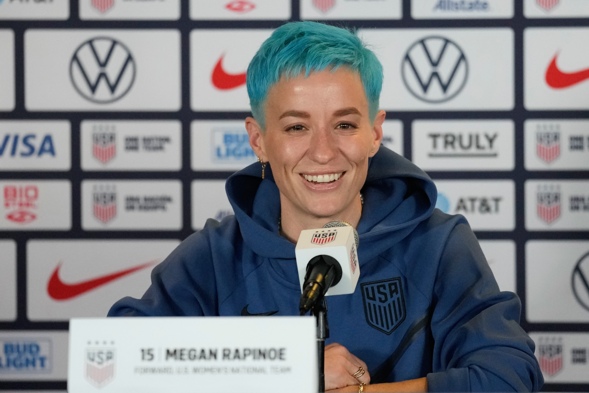 Megan Rapinoe idolized by adoring teammates: "She allows us to be who we really are"