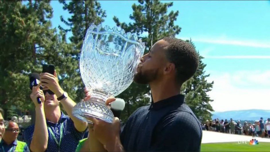 Curry gana el torneo de golf de celebridades más importante
